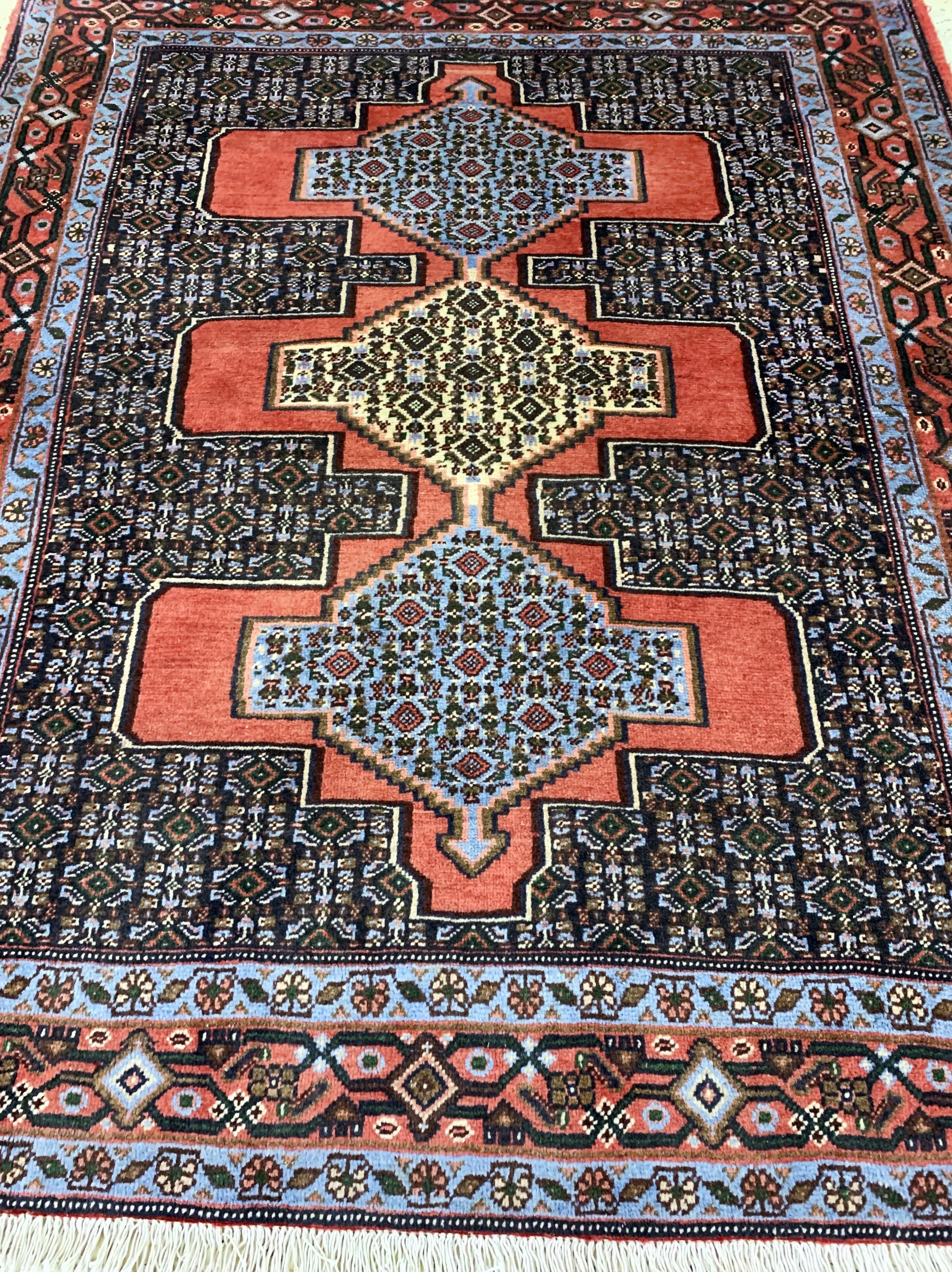 Detail d: Senneh, Persien, Ende 20.Jhd, Wolle auf Baumwolle, ca. 145 x 119 cm, EHZ:(nahezu neuwertig)