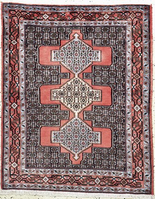 Image Senneh, Persien, Ende 20.Jhd, Wolle auf Baumwolle, ca. 145 x 119 cm, EHZ:(nahezu ...