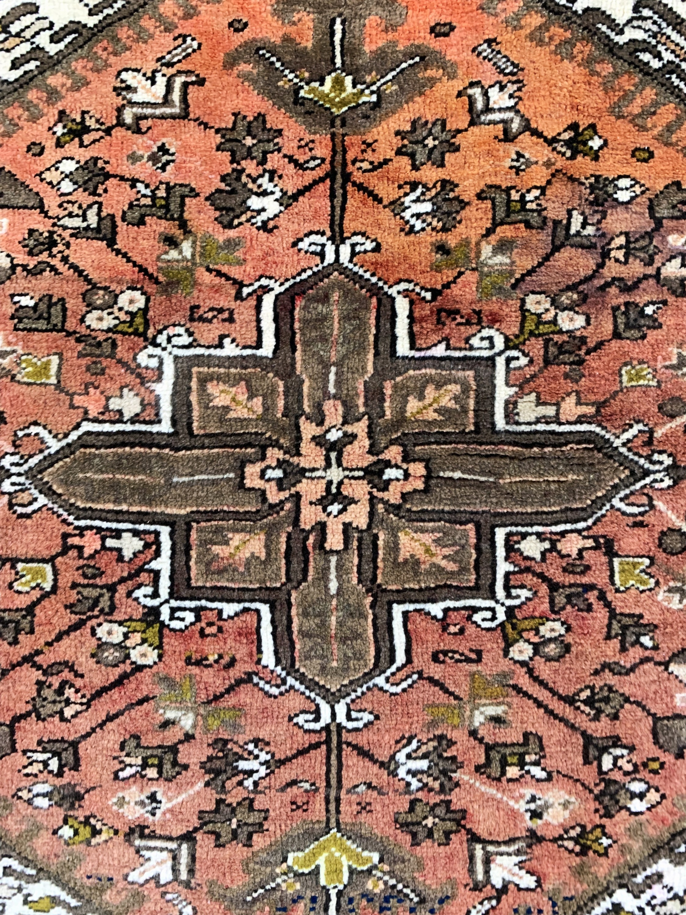 Detail b: Heriz alt, Persien, Mitte 20.Jhd, Wolle aufBaumwolle, ca. 147 x 101 cm, EHZ: 1-2
