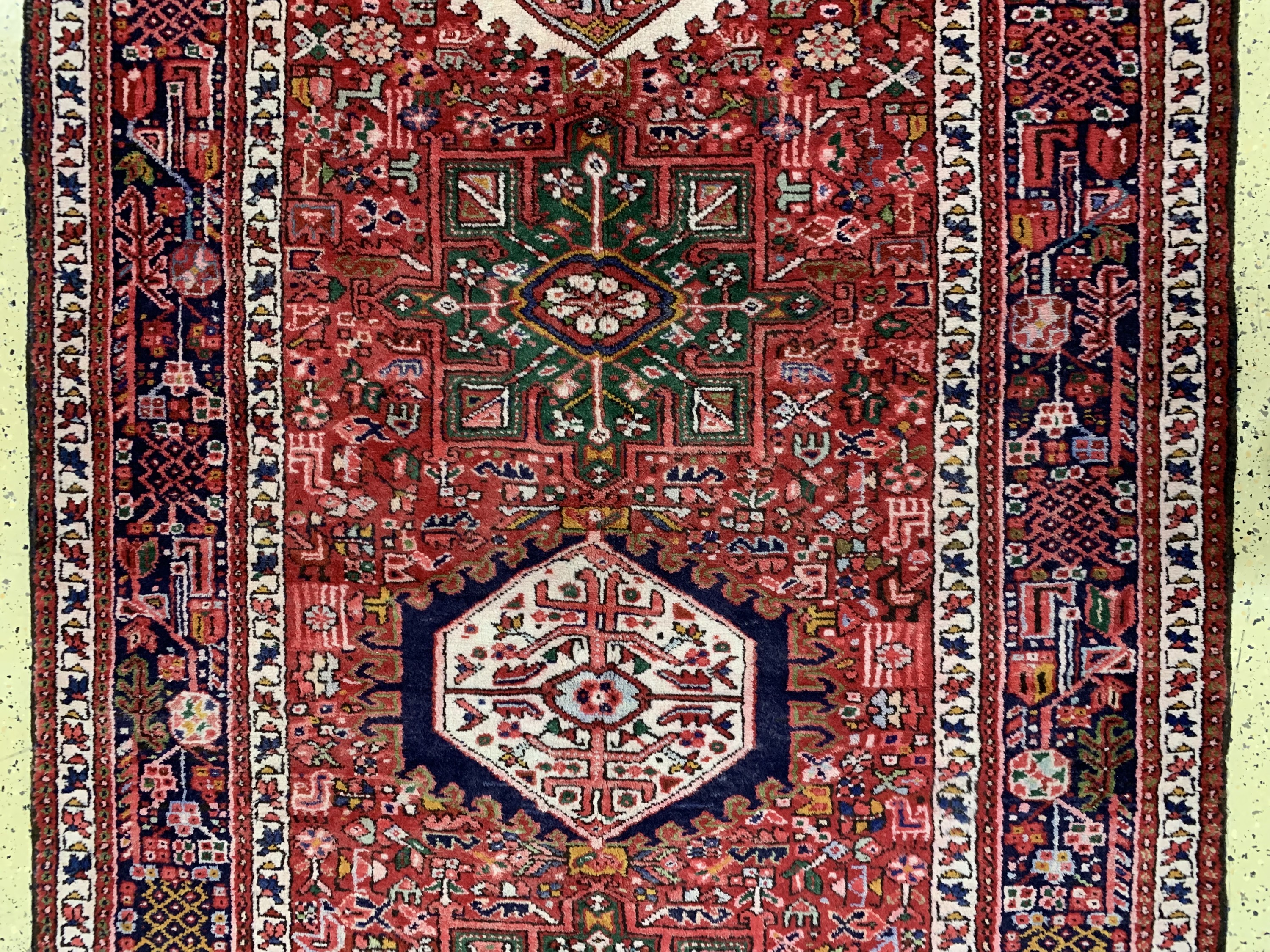 Detail b: Garadje alt, Persien, Mitte 20.Jhd, Wolle auf Baumwolle, ca. 410 x 147 cm, EHZ: 1-2
