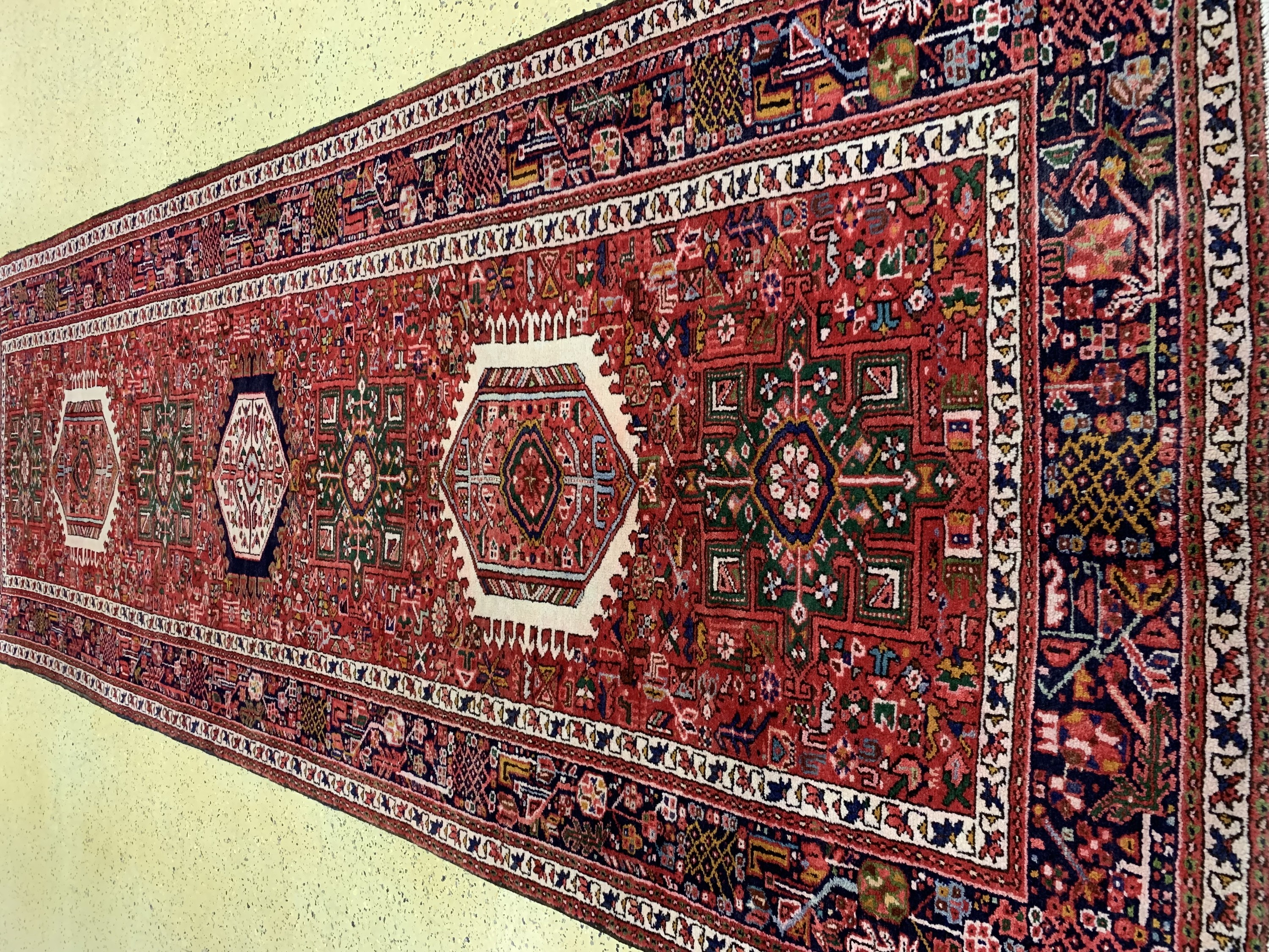 Detail e: Garadje alt, Persien, Mitte 20.Jhd, Wolle auf Baumwolle, ca. 410 x 147 cm, EHZ: 1-2