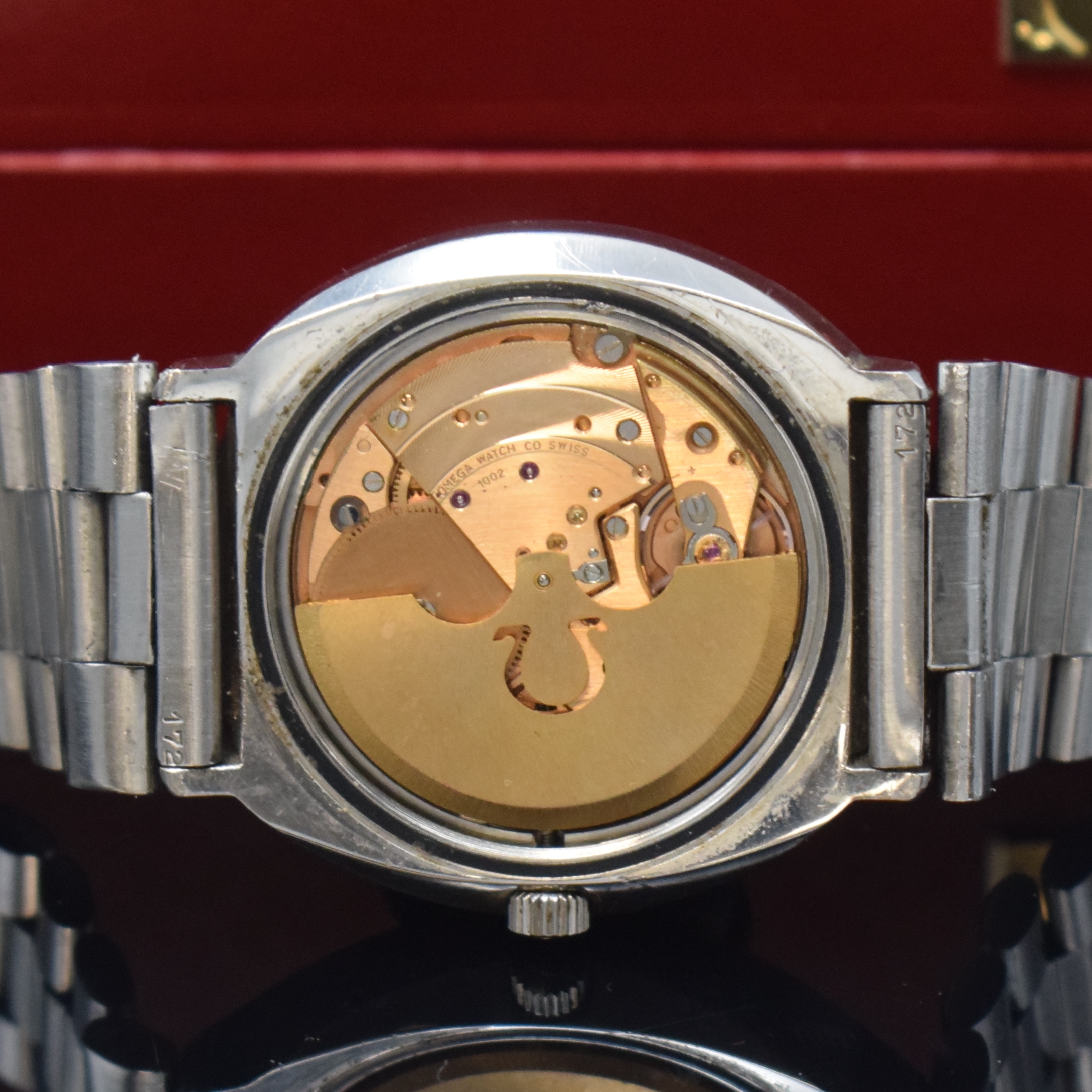 Detail f: OMEGA Herrenarmbanduhr Modell Seamaster Referenz 166.090, Automatik, Schweiz um 1971, mass. Edelstahlgeh. inkl. orig. Gliederband Ref. 1162, Boden m. ...