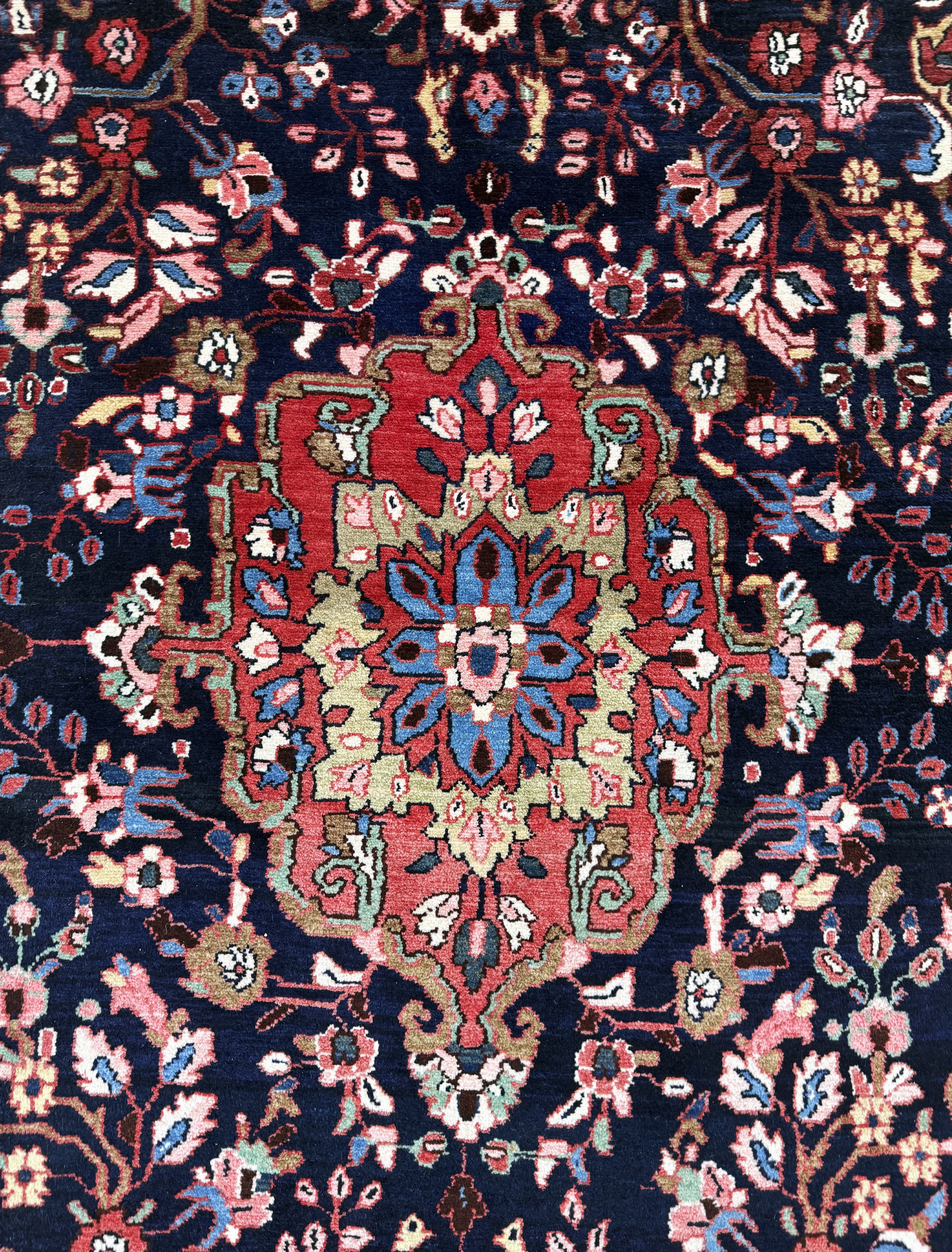 Detail c: Sarogh, Persien, Mitte 20.Jhd, Wolle auf Baumwolle, ca. 325 x 167 cm, EHZ: 1-2