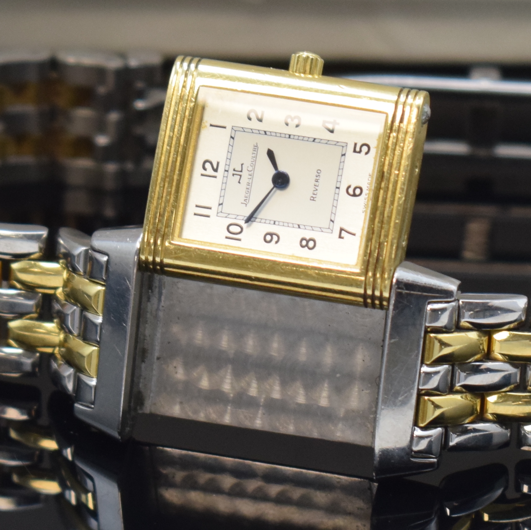 Detail e: Jaeger-LeCoultre Reverso Damenarmbanduhr in Stahl und GG 750/000 Referenz 260.5.08, Schweiz verk. lt. beil. Garantie 11/1991, quarz, um 180 Grad ...