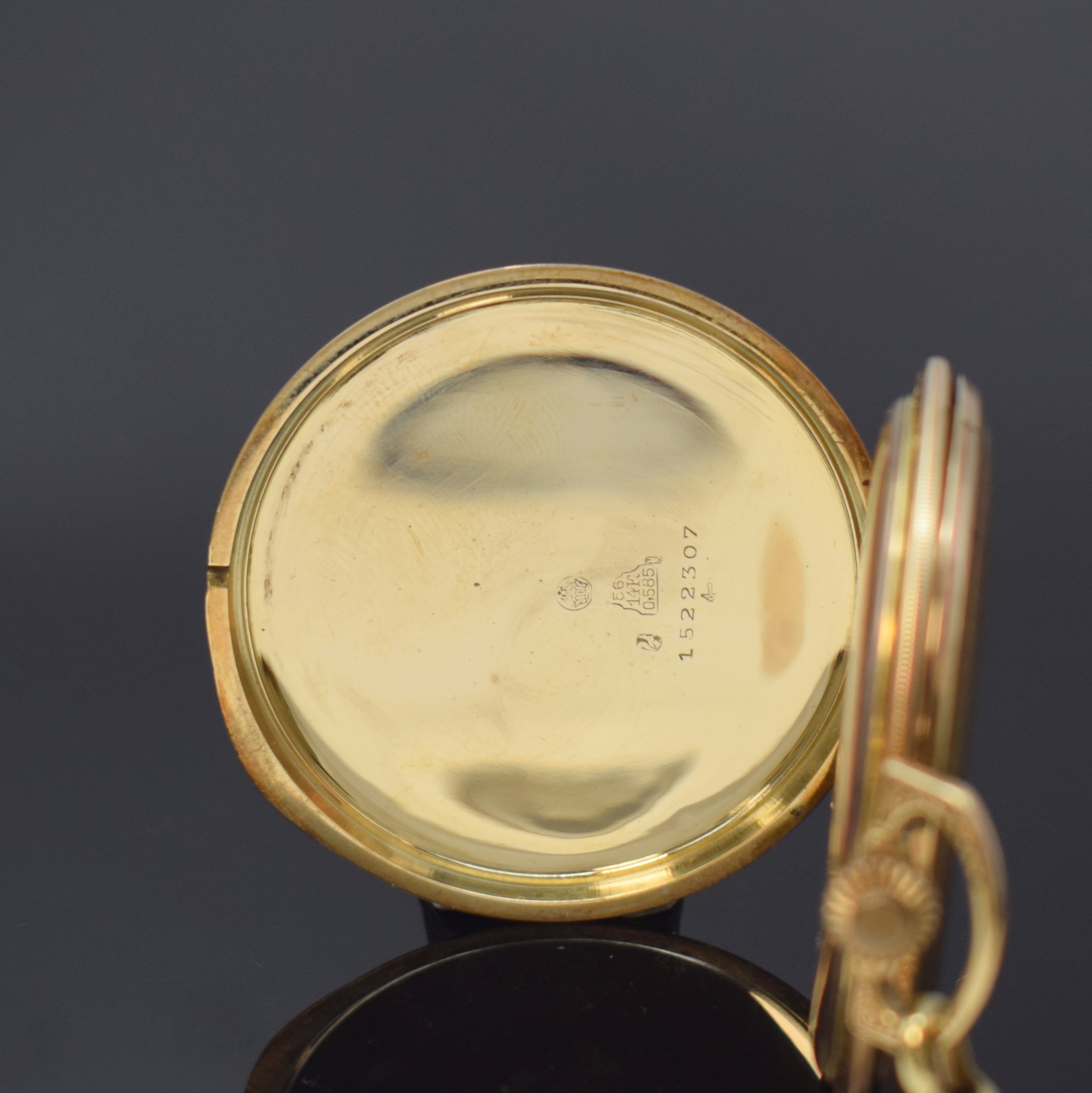 Detail d: TELLUS Savonette Herrentaschenuhr in GG 585/000 an GG 585/000 Kette, Schweiz 1920er Jahre, guill. 2-Deckel Goldgeh., verg. Metallcuv., ...