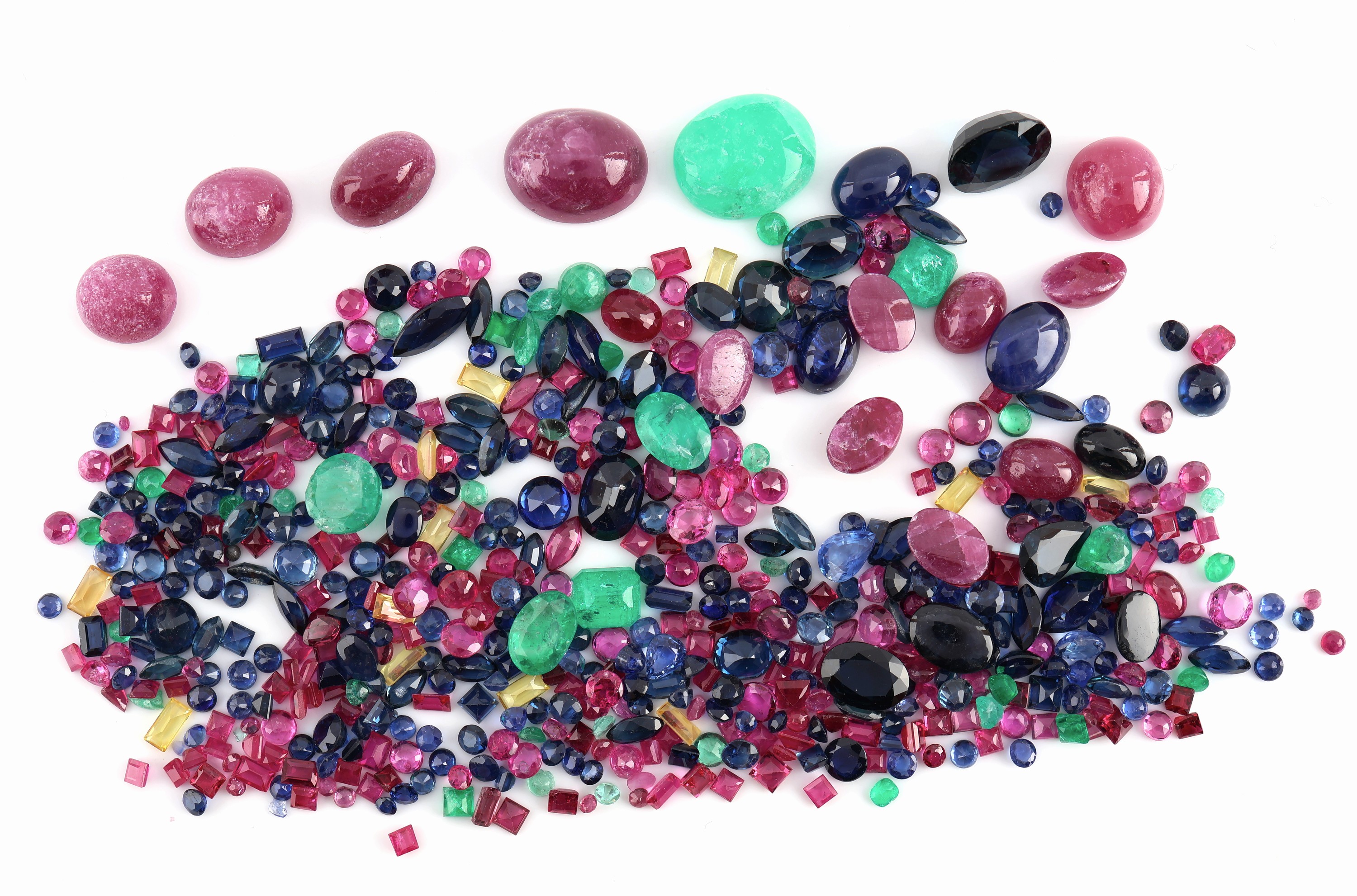 Lot lose Farbsteine, Rubine, Saphire und Smaragde zus. ca. 100.30 ct, z.T. Ausfassware