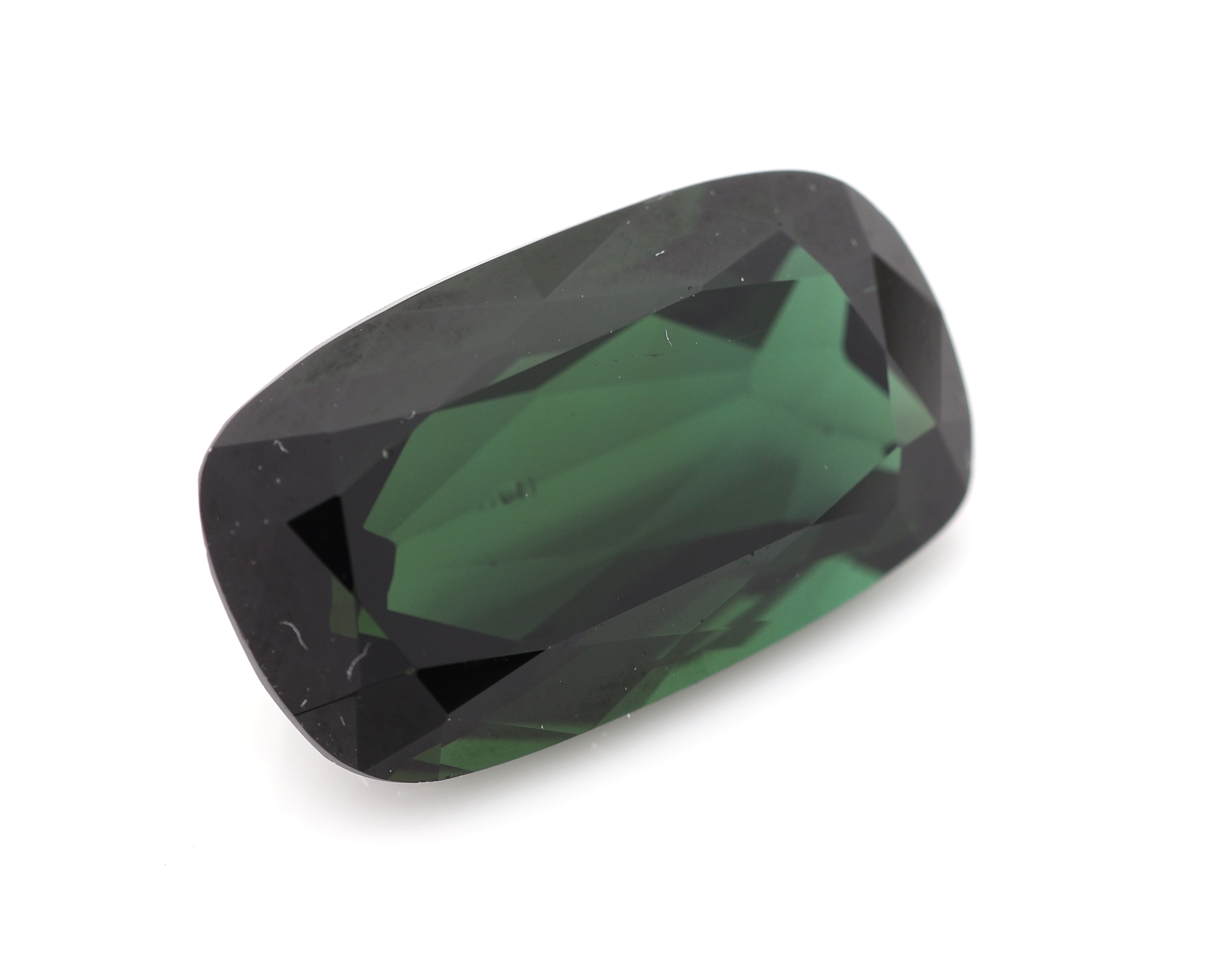 Detail a: Loser Turmalin, ovalfacett., intensive Farbe, ca. 10.04 ct