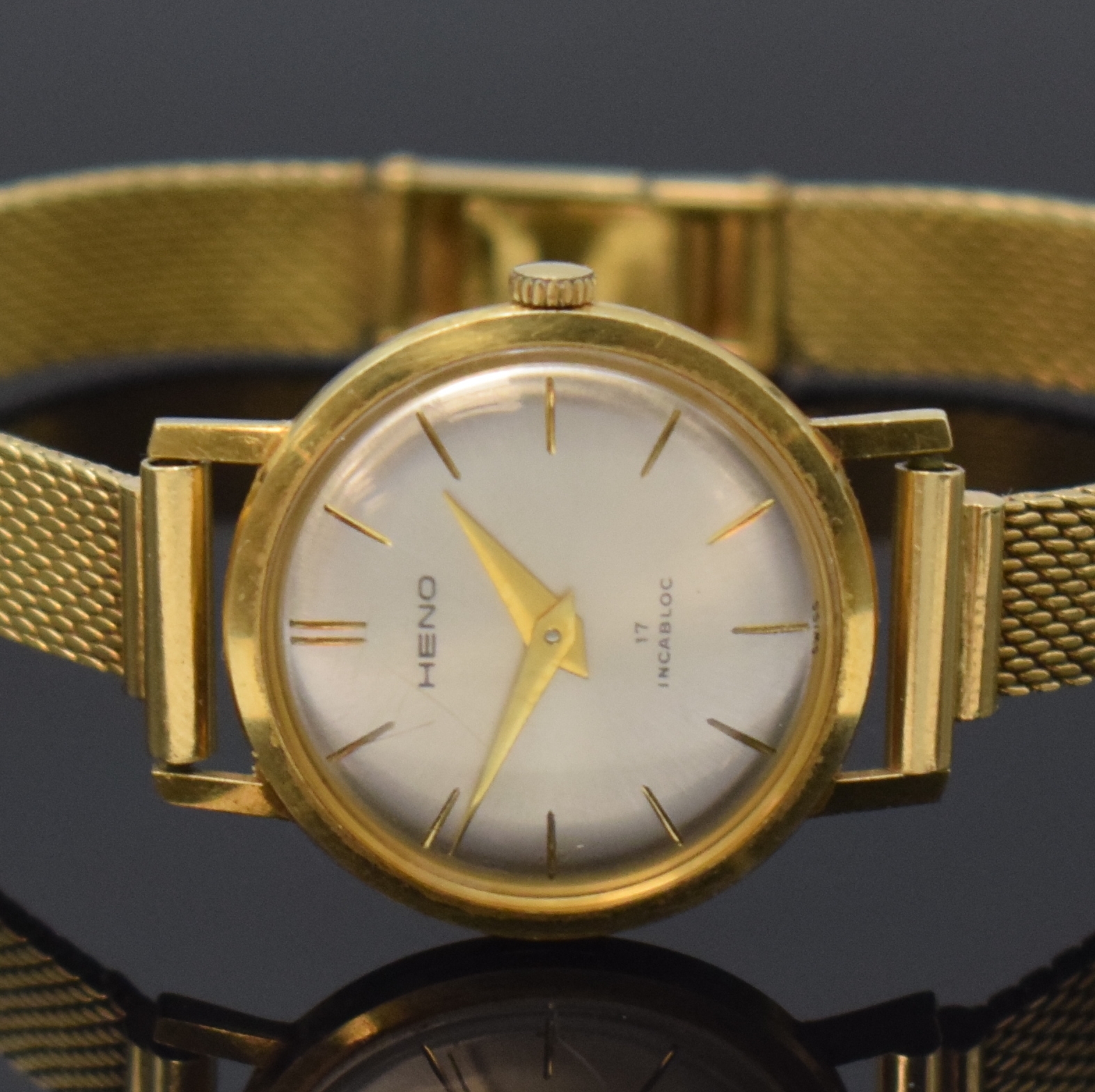 Detail a: HENO Damenarmbanduhr in GG 750/000, Schweiz um 1965, Handaufzug, Glasrand aufgedr., silb. Zifferbl. m. gold. Indizes und Zeigern, D. ca. 25 mm, L. ...