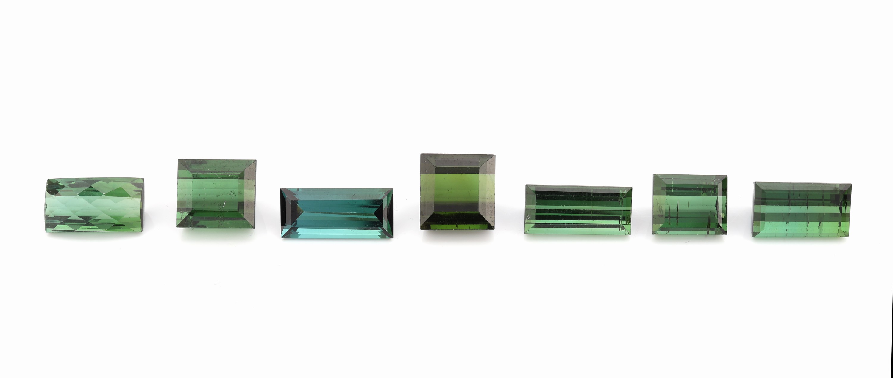 Lot lose Turmaline, Baguettes und Carrees, versch. Größen, versch. Grüntöne, zus. ca. 26.80 ct