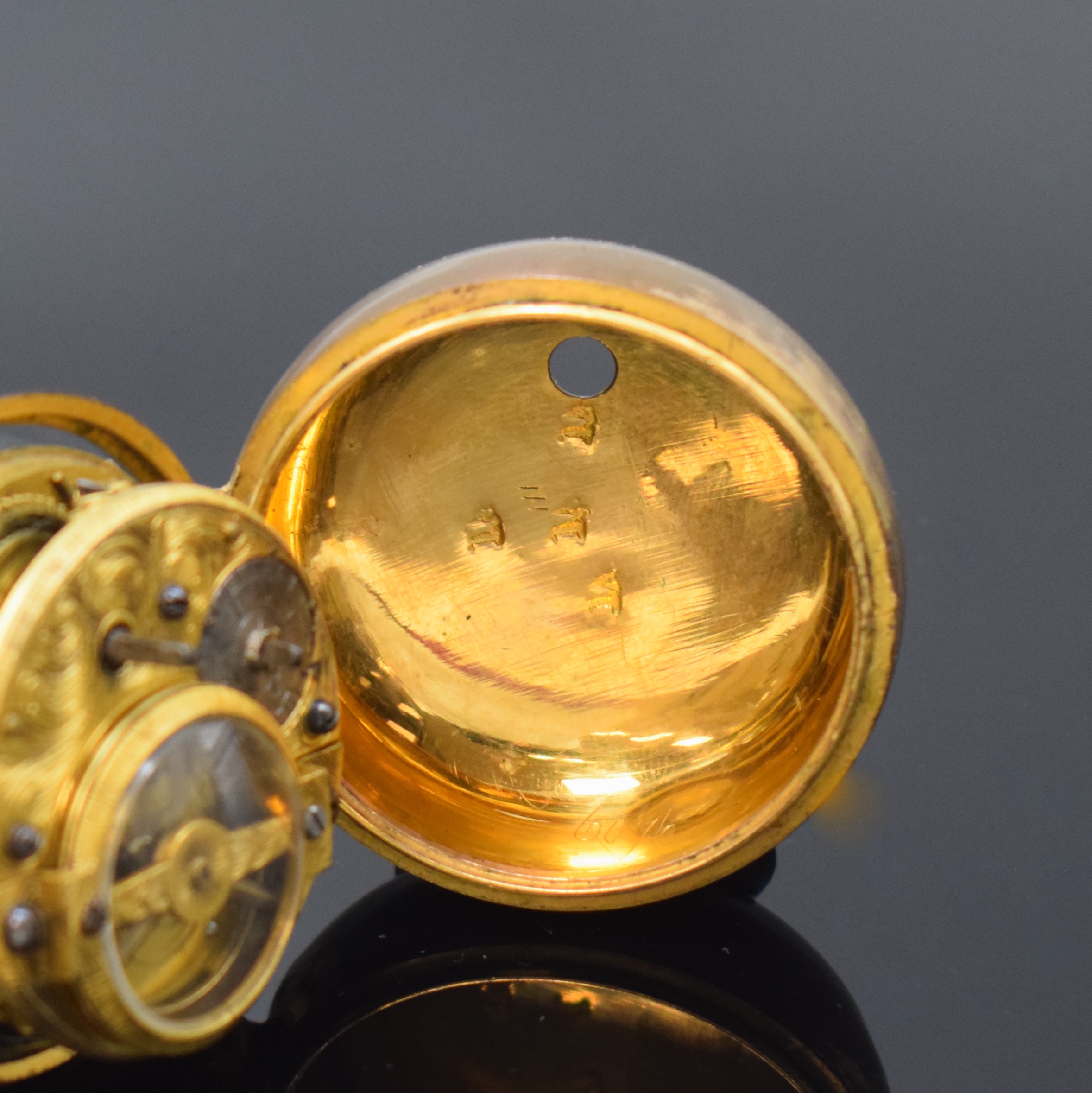 Detail f: Spindeluhr mit Mühlen-Automat und 2 weitere Spindeluhren, um 1760 - 1830, 1.) Silbergeh., polychrom bemaltes Emailzifferbl. besch., Mühlen-Automat ...