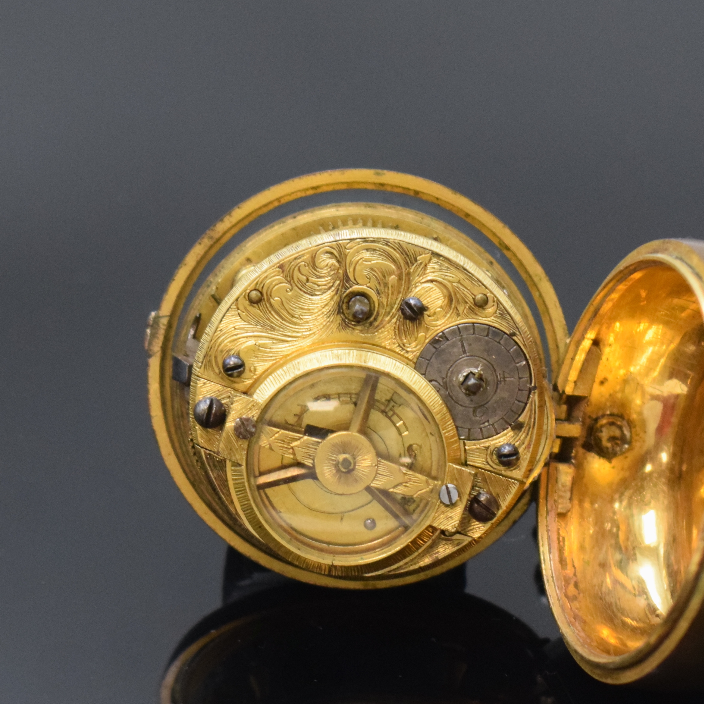Detail g: Spindeluhr mit Mühlen-Automat und 2 weitere Spindeluhren, um 1760 - 1830, 1.) Silbergeh., polychrom bemaltes Emailzifferbl. besch., Mühlen-Automat ...