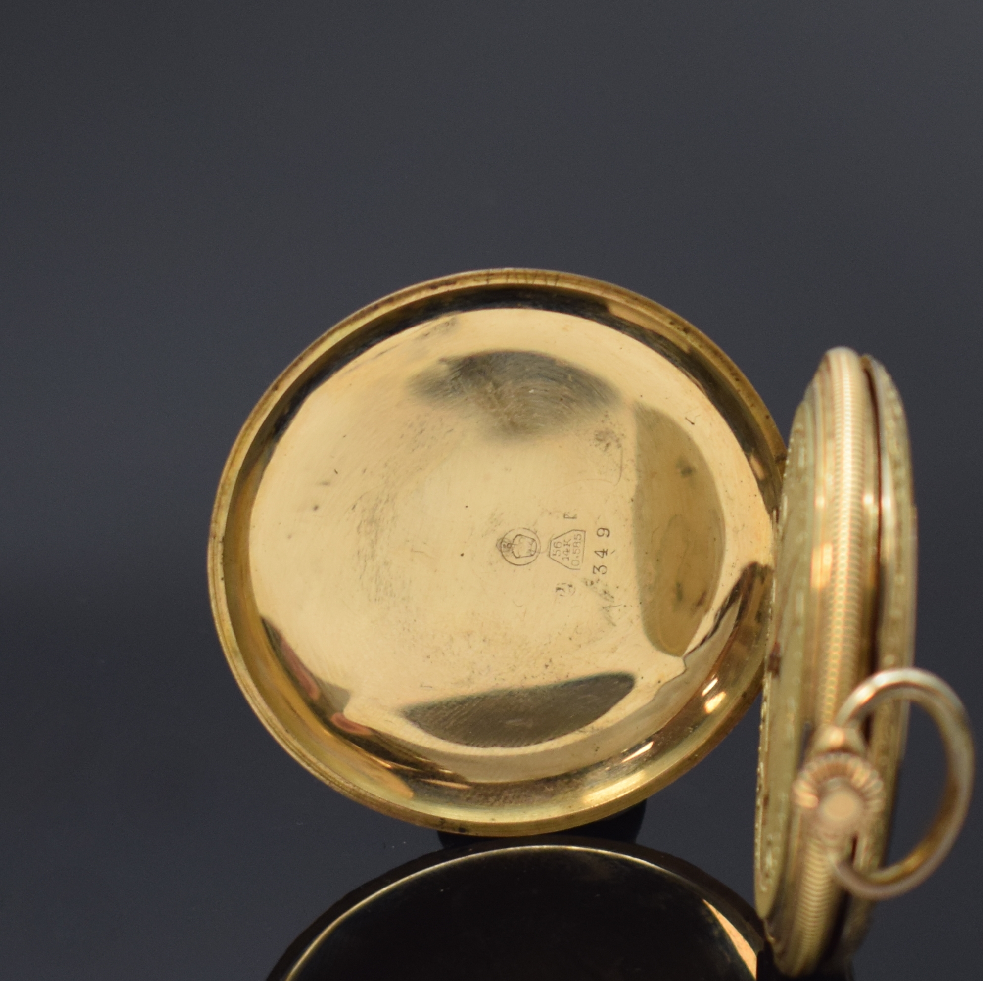 Detail a: Konvolut: 2 Taschenuhren in GG 585/000, Schweiz um 1880 - 1930, 1) Herrensavonette, Würfel-guill. 2-Deckel Goldgeh., floral grav. Rand, Lunette zu ...
