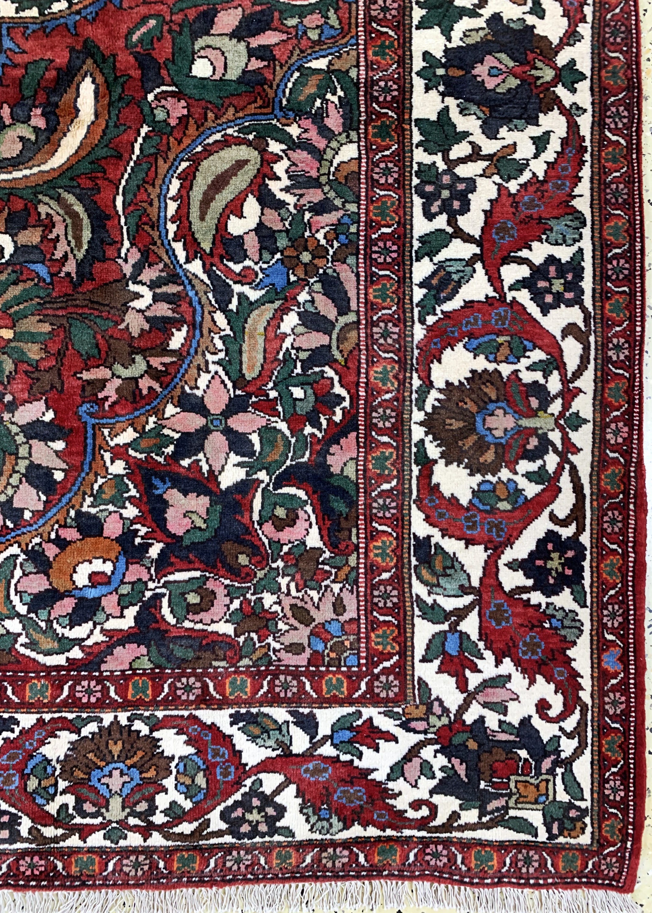 Detail a: Bachtiar alt, Persien, Mitte 20.Jhd, Wolle auf Baumwolle, ca. 346 x 243 cm, EHZ: 2, (restauriert)