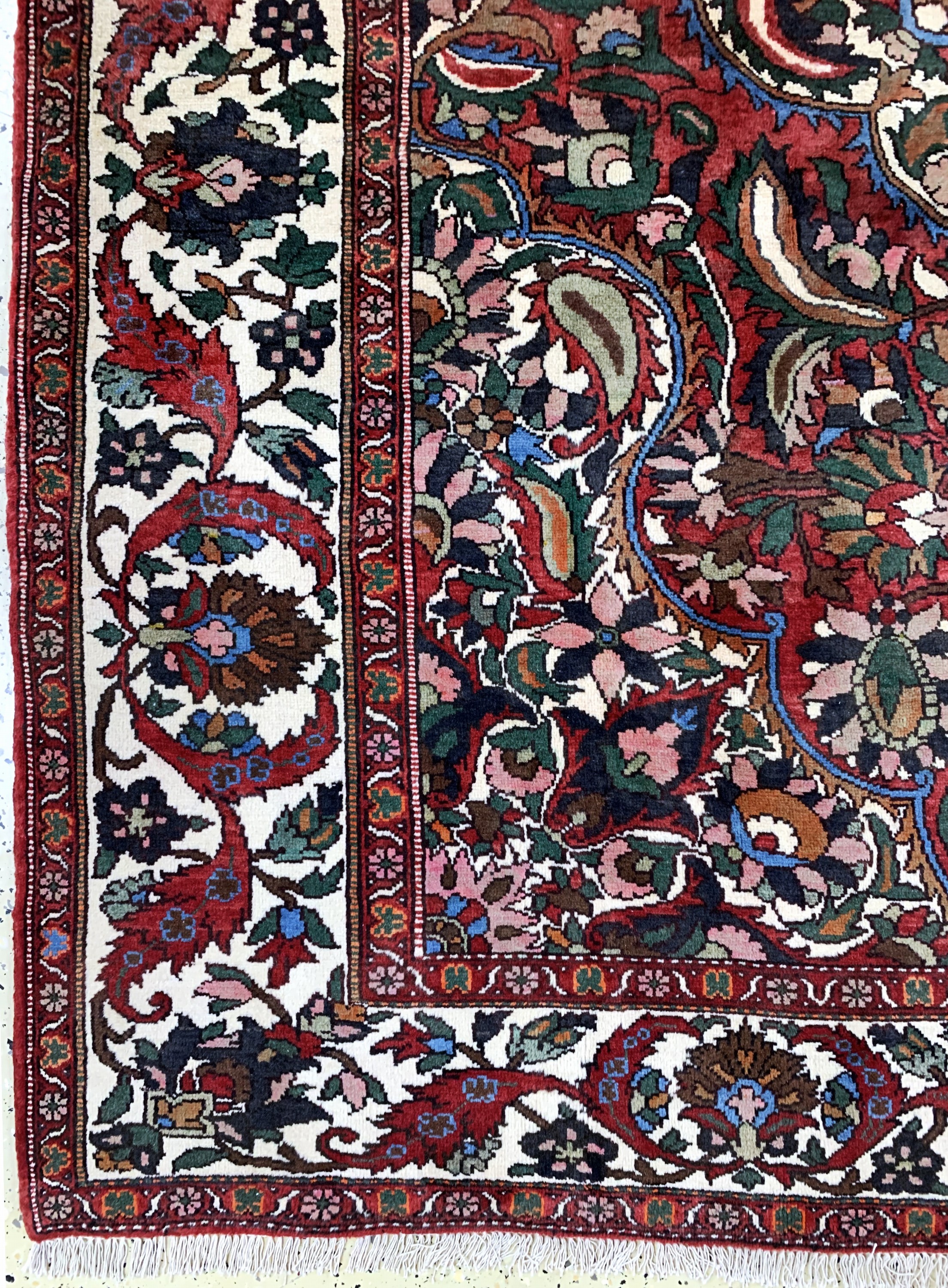 Detail b: Bachtiar alt, Persien, Mitte 20.Jhd, Wolle auf Baumwolle, ca. 346 x 243 cm, EHZ: 2, (restauriert)