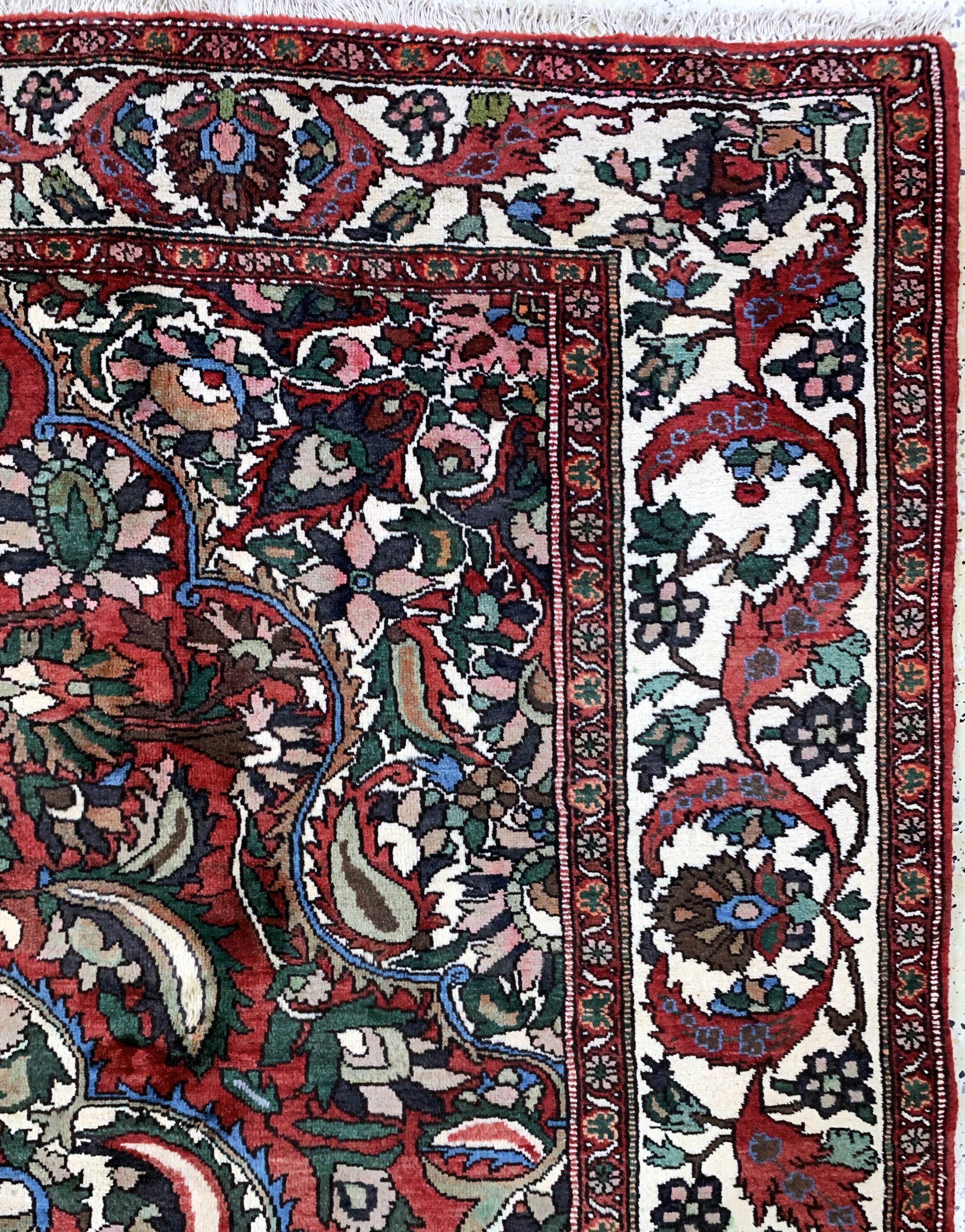 Detail e: Bachtiar alt, Persien, Mitte 20.Jhd, Wolle auf Baumwolle, ca. 346 x 243 cm, EHZ: 2, (restauriert)