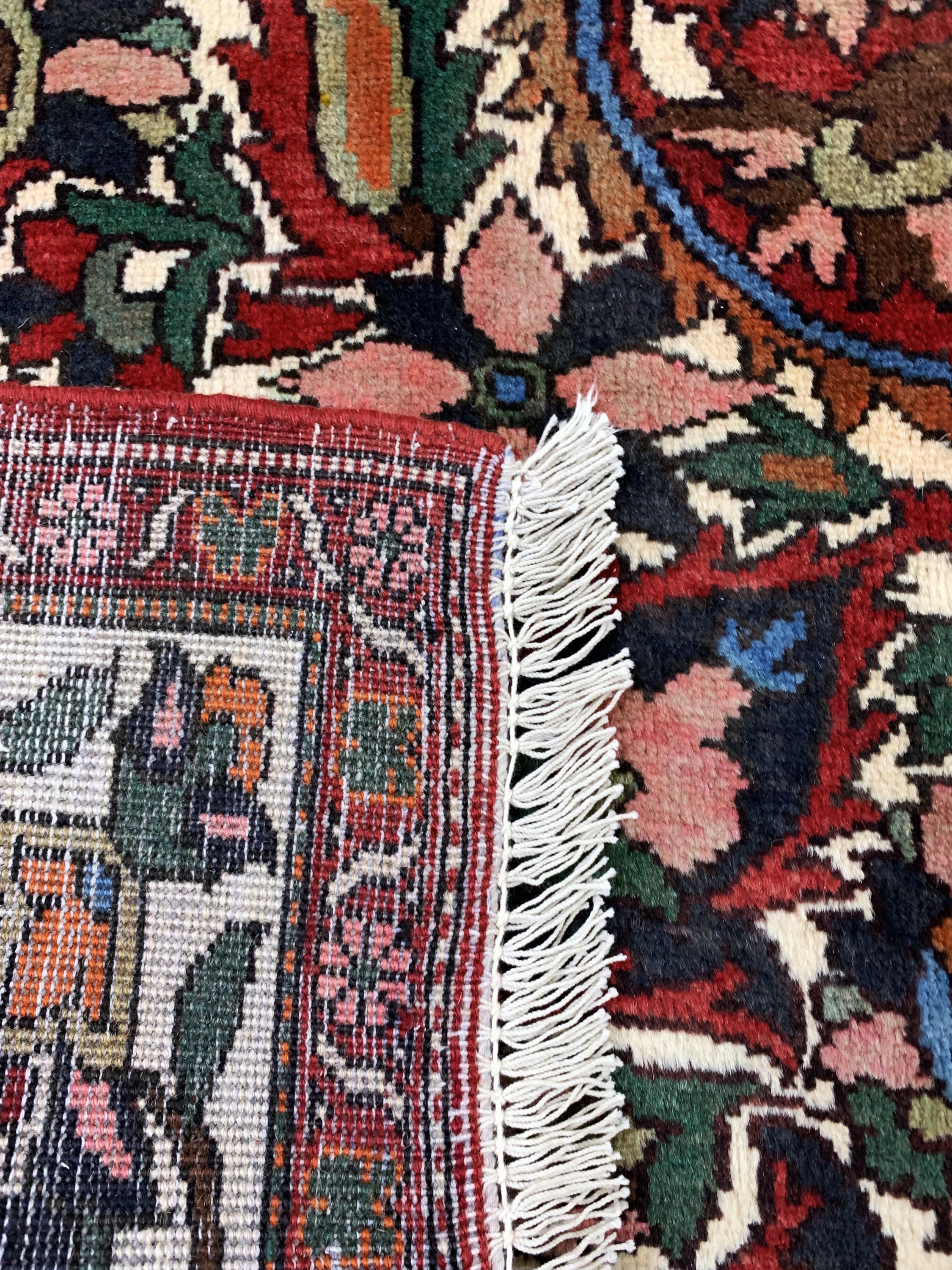 Detail g: Bachtiar alt, Persien, Mitte 20.Jhd, Wolle auf Baumwolle, ca. 346 x 243 cm, EHZ: 2, (restauriert)