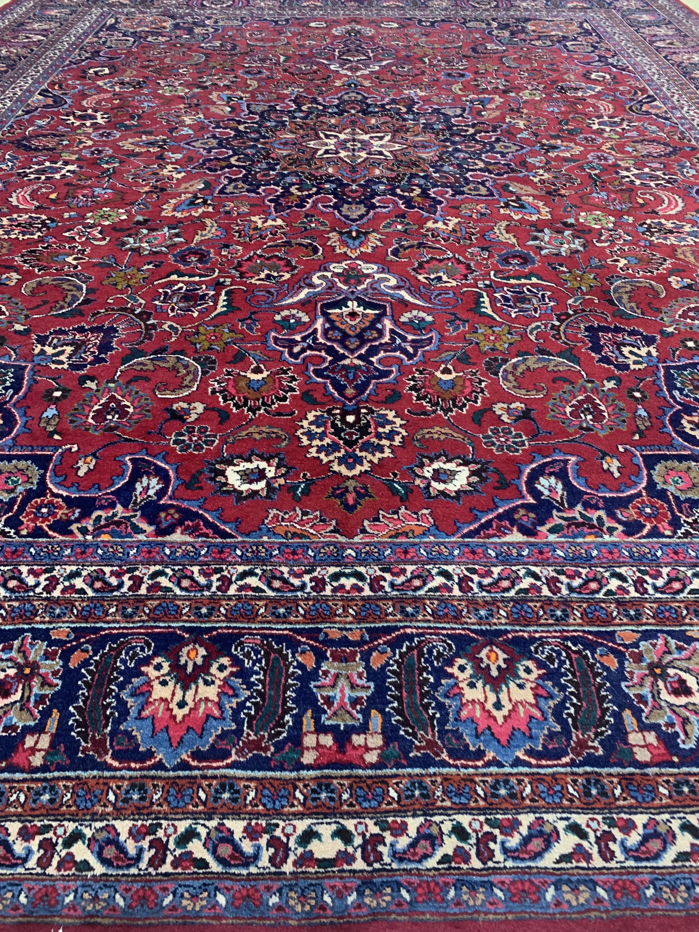 Detail g: Mesched alt, Persien, Mitte 20.Jhd, Wolle auf Baumwolle, ca. 380 x 306 cm, EHZ: 2