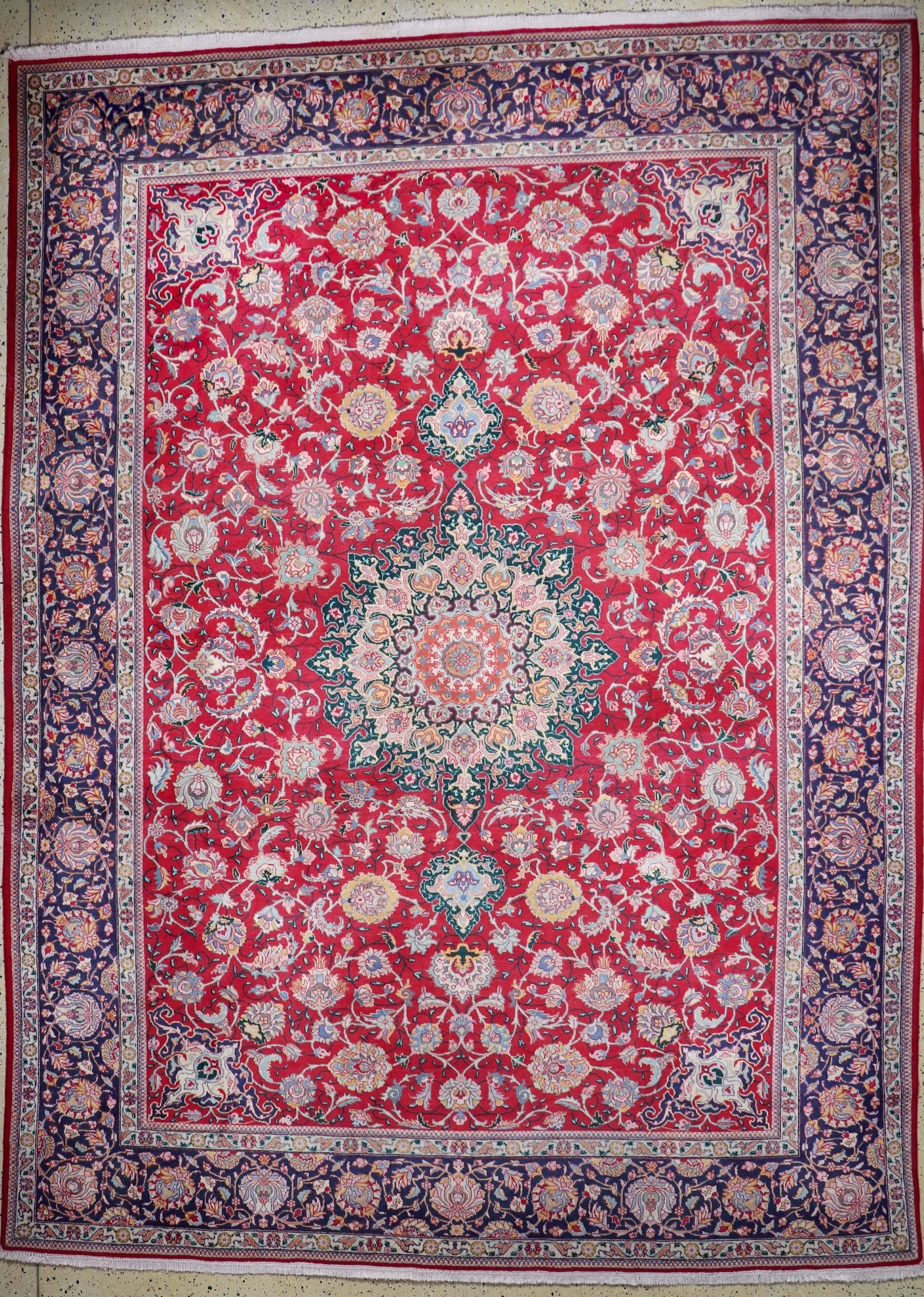 Image 26858011 - Täbriz alt, Persien, Mitte 20.Jhd, Wolle auf Baumwolle, ca. 395 x 288 cm, EHZ: 2-3