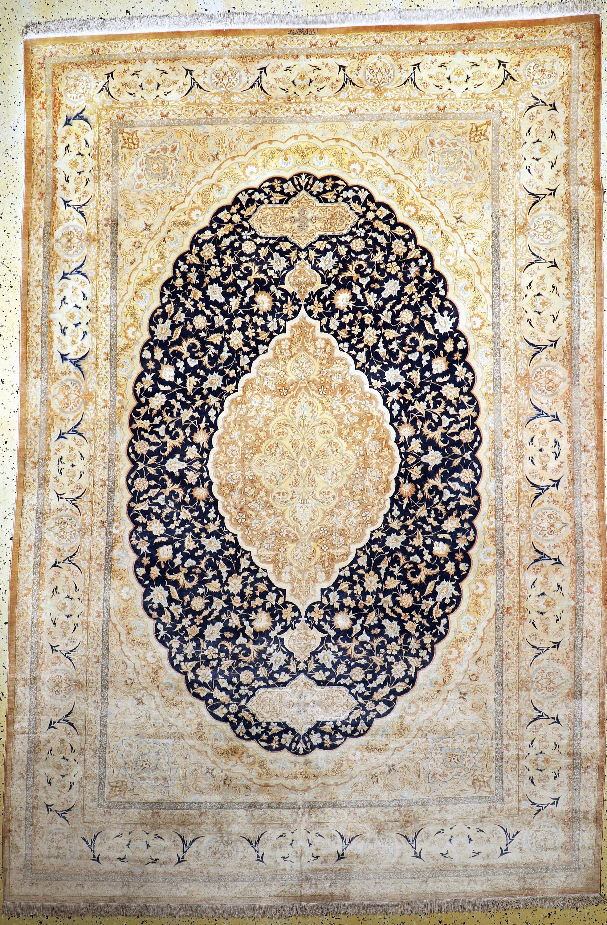 Ghom Seide fein Persien, signiert(Akhondi),Ende 20.Jhd, reine Naturseide, ca. 295 x 200 cm, ca. 1,0 Mio. Kn/qm, EHZ: 2(verfärbt).