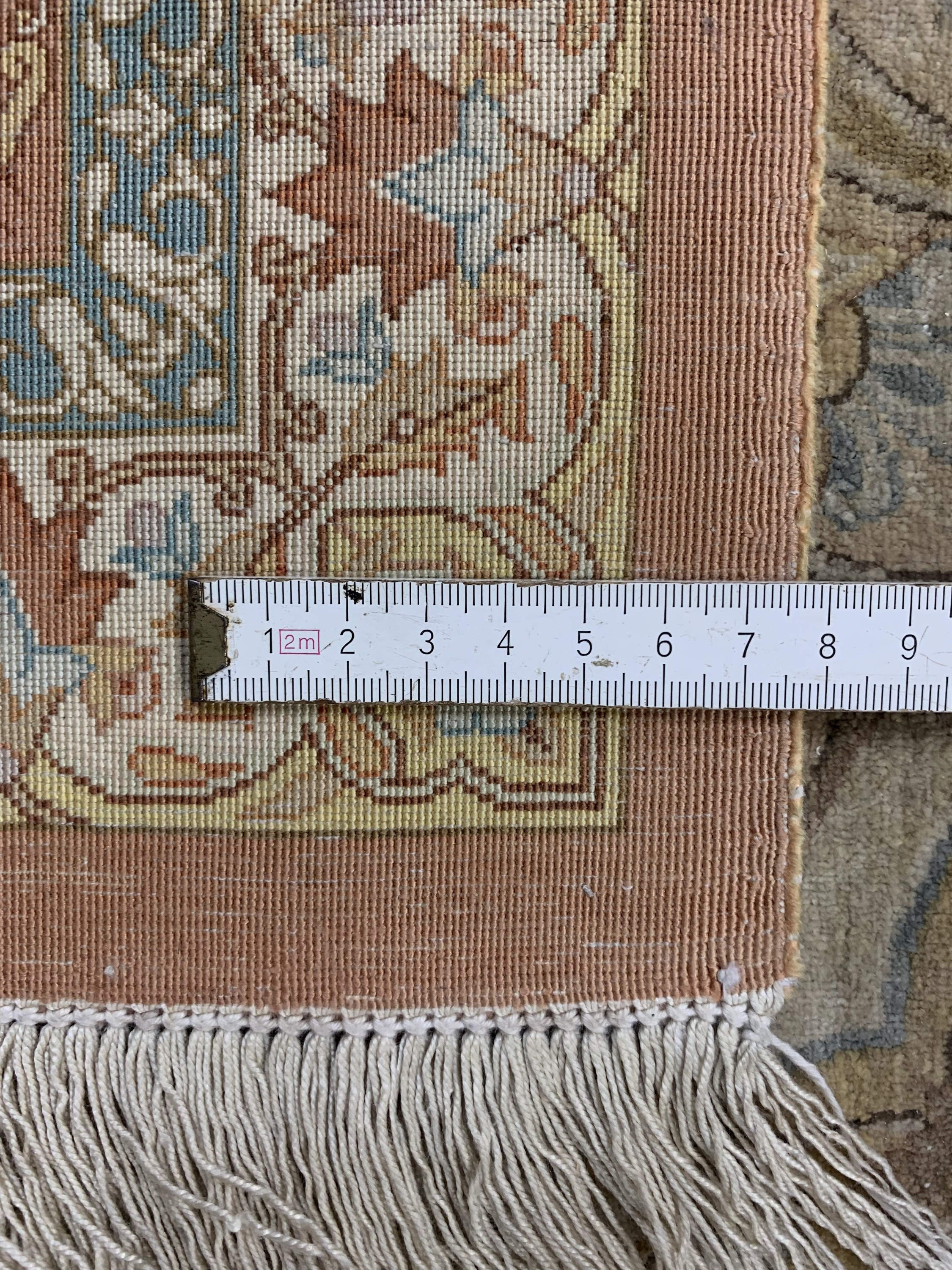 Detail h: Ghom Seide fein Persien, signiert(Akhondi),Ende 20.Jhd, reine Naturseide, ca. 295 x 200 cm, ca. 1,0 Mio. Kn/qm, EHZ: 2(verfärbt).
