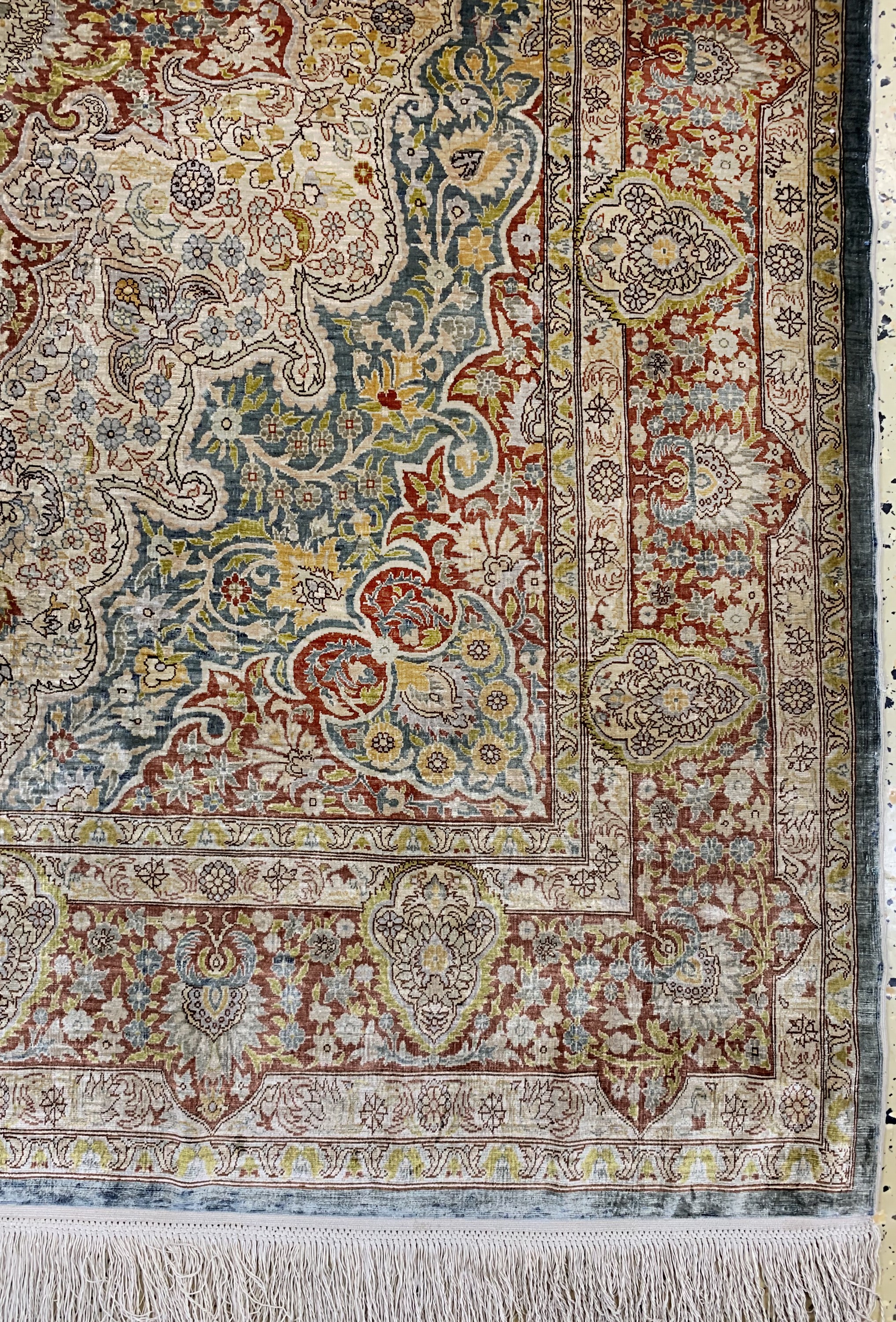 Detail a: Hereke Seide fein, Türkei, Mitte 20.Jhd , reine Naturseide, ca. 190 x 125 cm, ca. 1,0 Mio. Kn/qm, EHZ: 2
