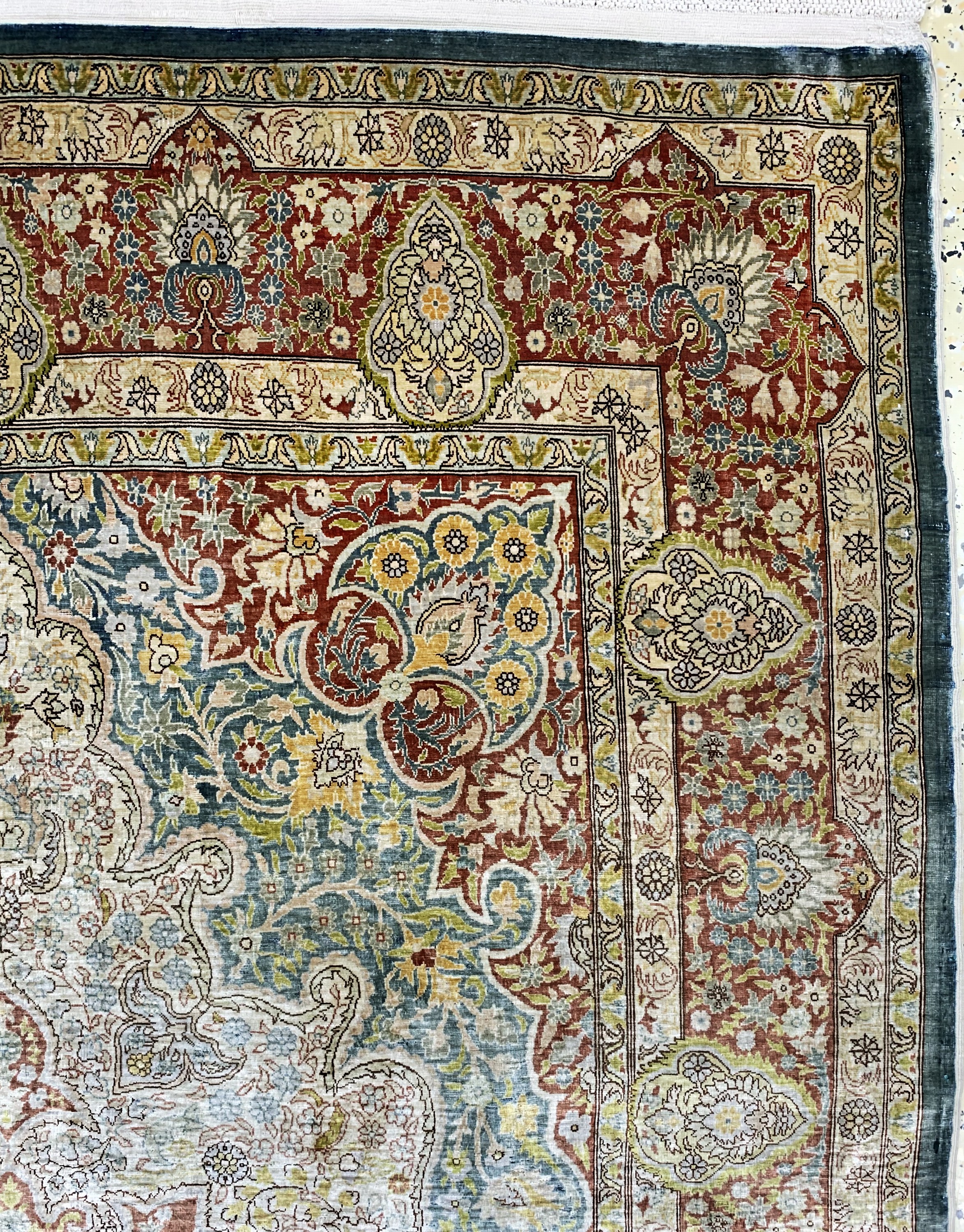 Detail e: Hereke Seide fein, Türkei, Mitte 20.Jhd , reine Naturseide, ca. 190 x 125 cm, ca. 1,0 Mio. Kn/qm, EHZ: 2