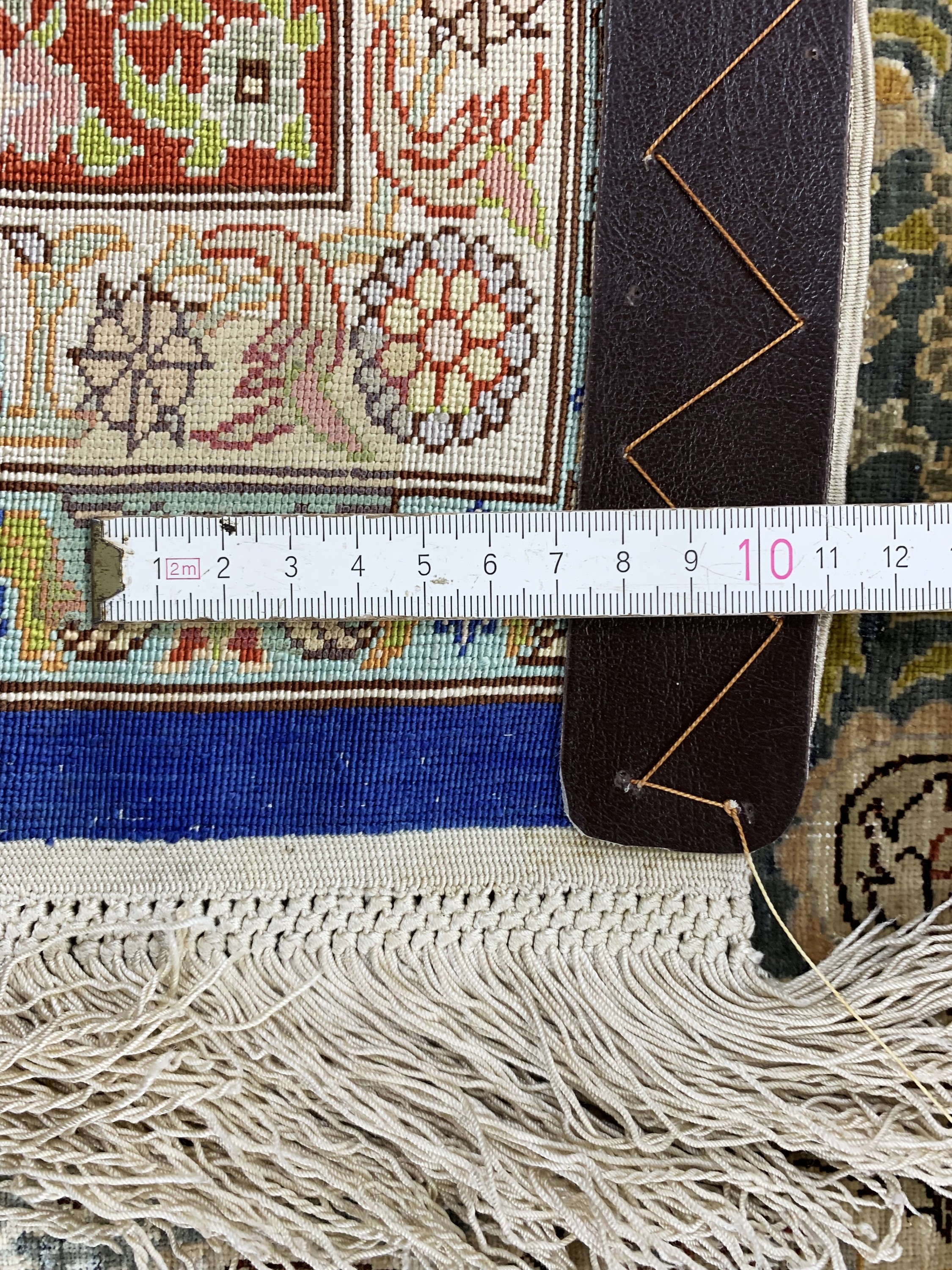Detail g: Hereke Seide fein, Türkei, Mitte 20.Jhd , reine Naturseide, ca. 190 x 125 cm, ca. 1,0 Mio. Kn/qm, EHZ: 2