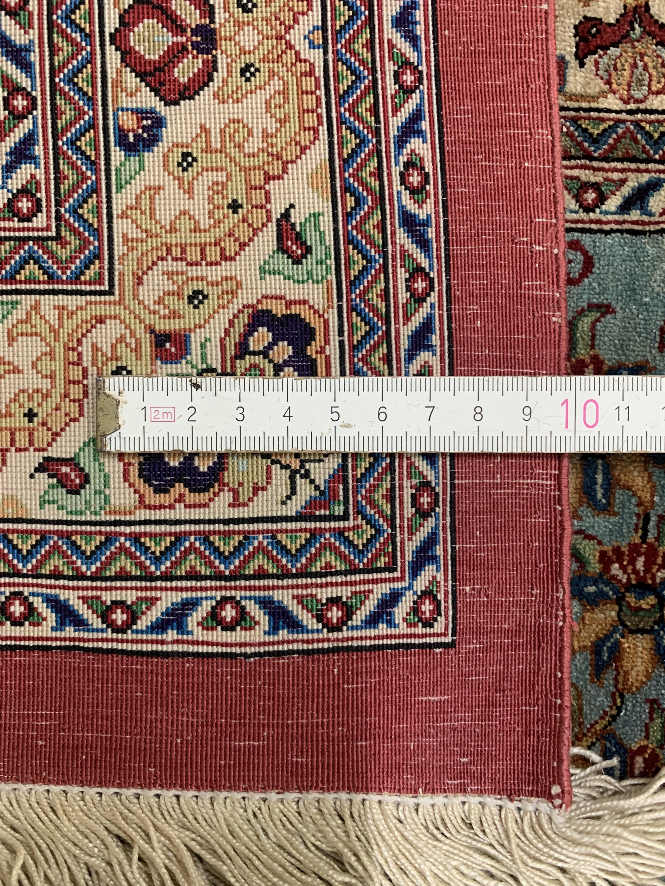 Detail h: Ghom Seide fein Persien, signiert(Shafiy), Ende 20.Jhd, reine Naturseide, ca. 385 x 290 cm, ca. 1,0 Mio. Kn/qm, EHZ: 1-2, (kleine Fleck)