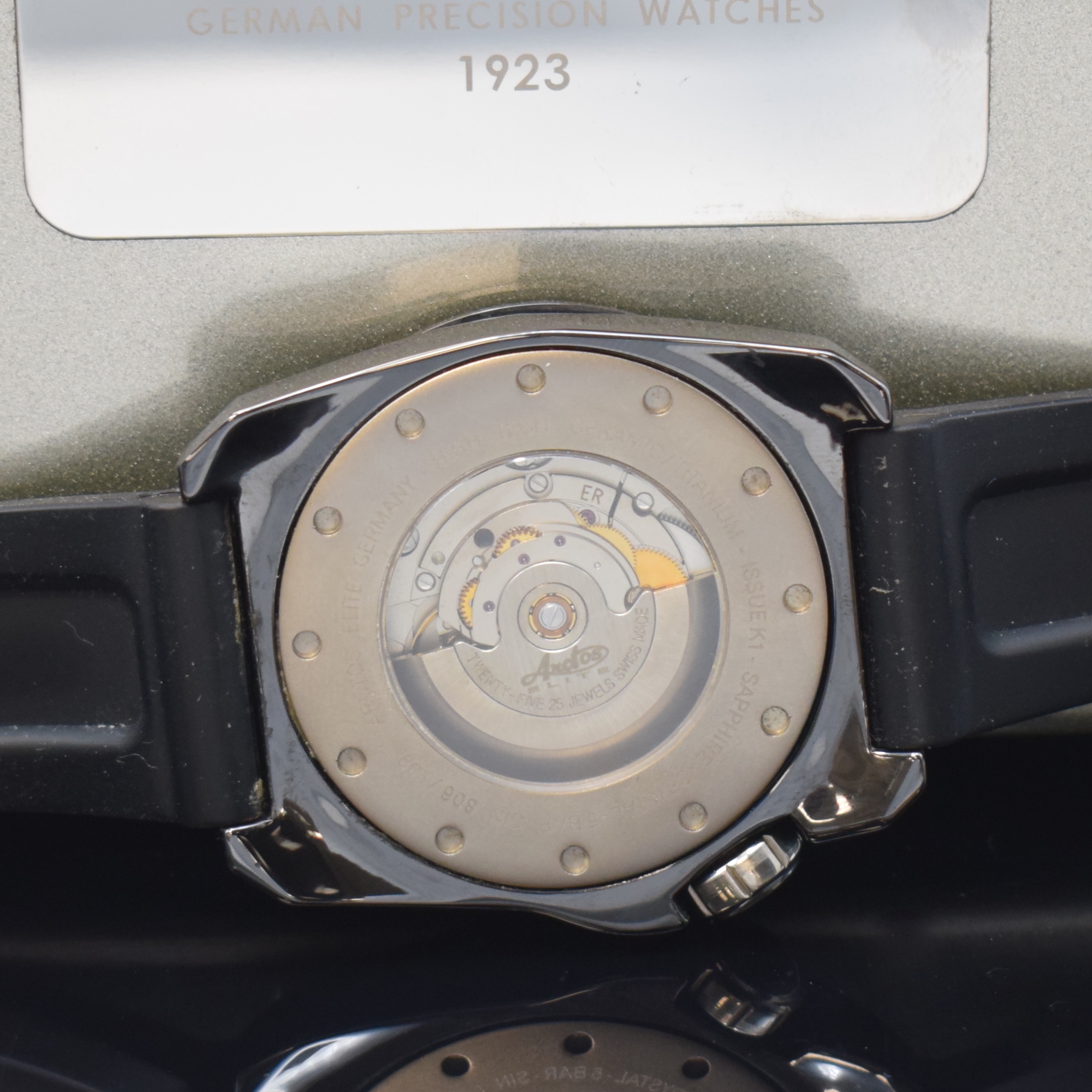 Detail e: ARCTOS Elite Herrenarmbanduhr Serie GPW, Deutschland um 2010, Automatik, auf 999 Stück limitiertes Sondermodell in Keramik/Titan m. orig. ...