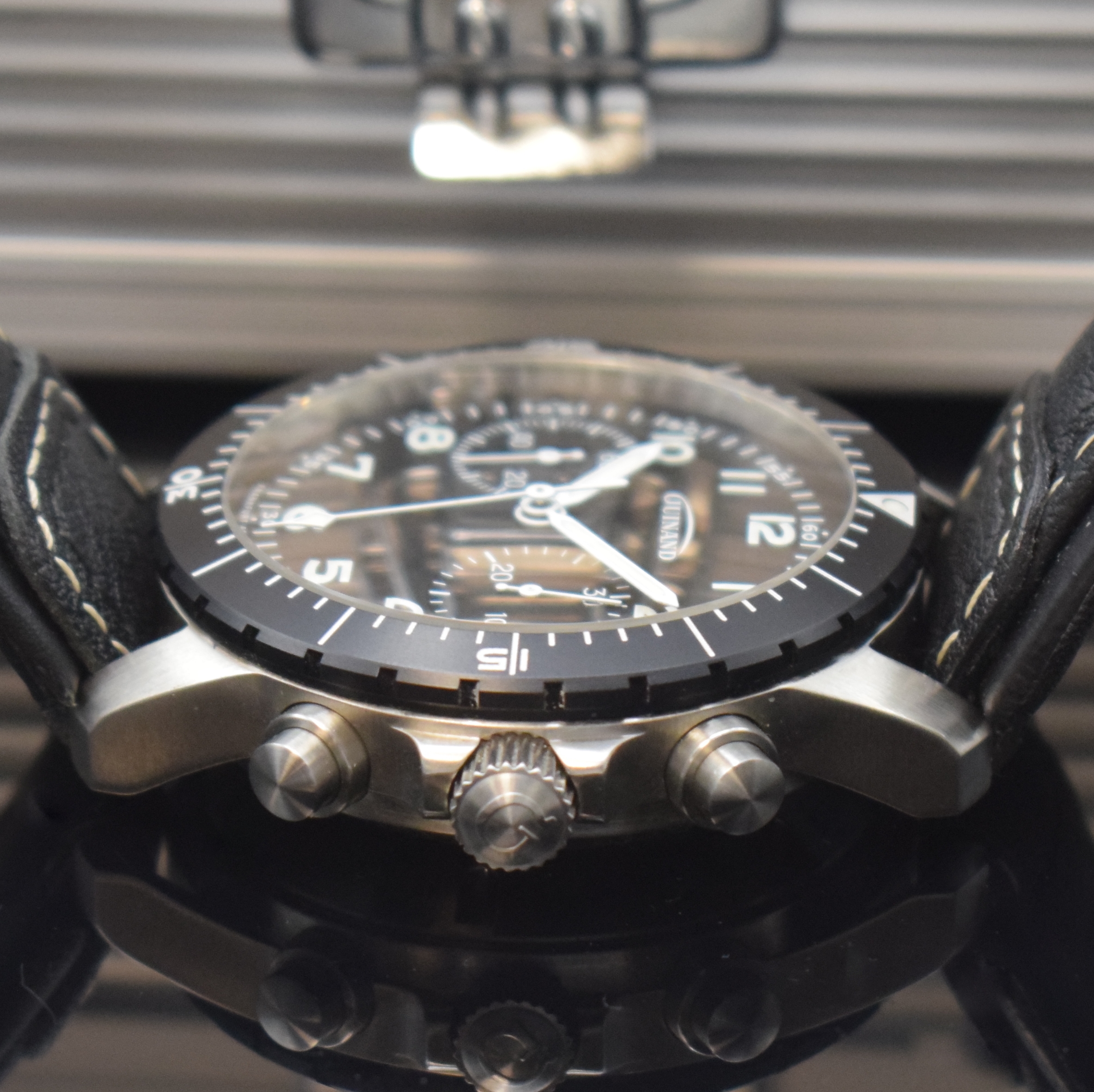 Detail c: GUINAND Herrenchronograph in Edelstahl, Deutschland/Schweiz 2000, Automatik, neutr. Lederband m. dopp. Faltschl., beids. vergl., Boden u. Krone ...