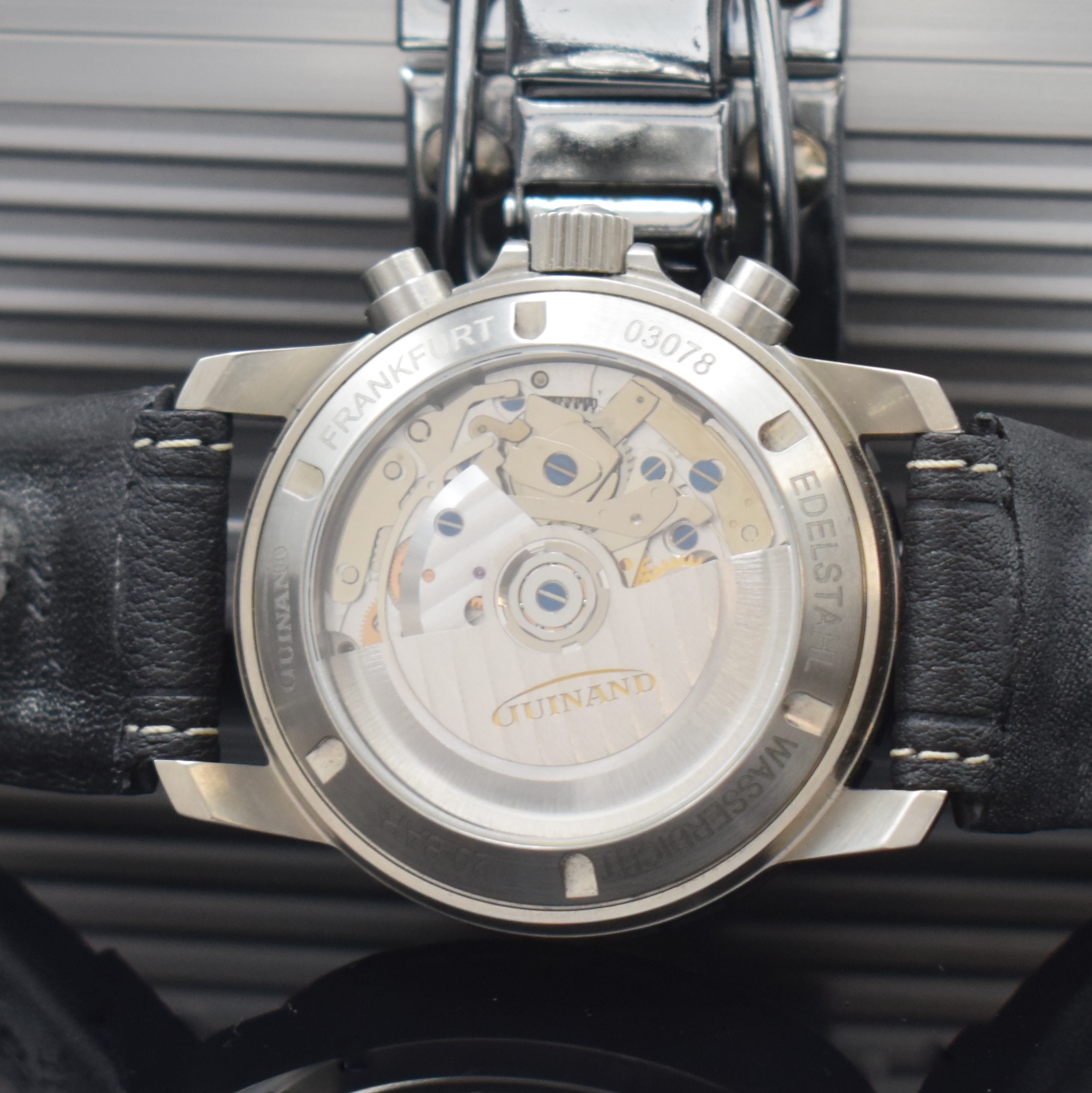 Detail d: GUINAND Herrenchronograph in Edelstahl, Deutschland/Schweiz 2000, Automatik, neutr. Lederband m. dopp. Faltschl., beids. vergl., Boden u. Krone ...