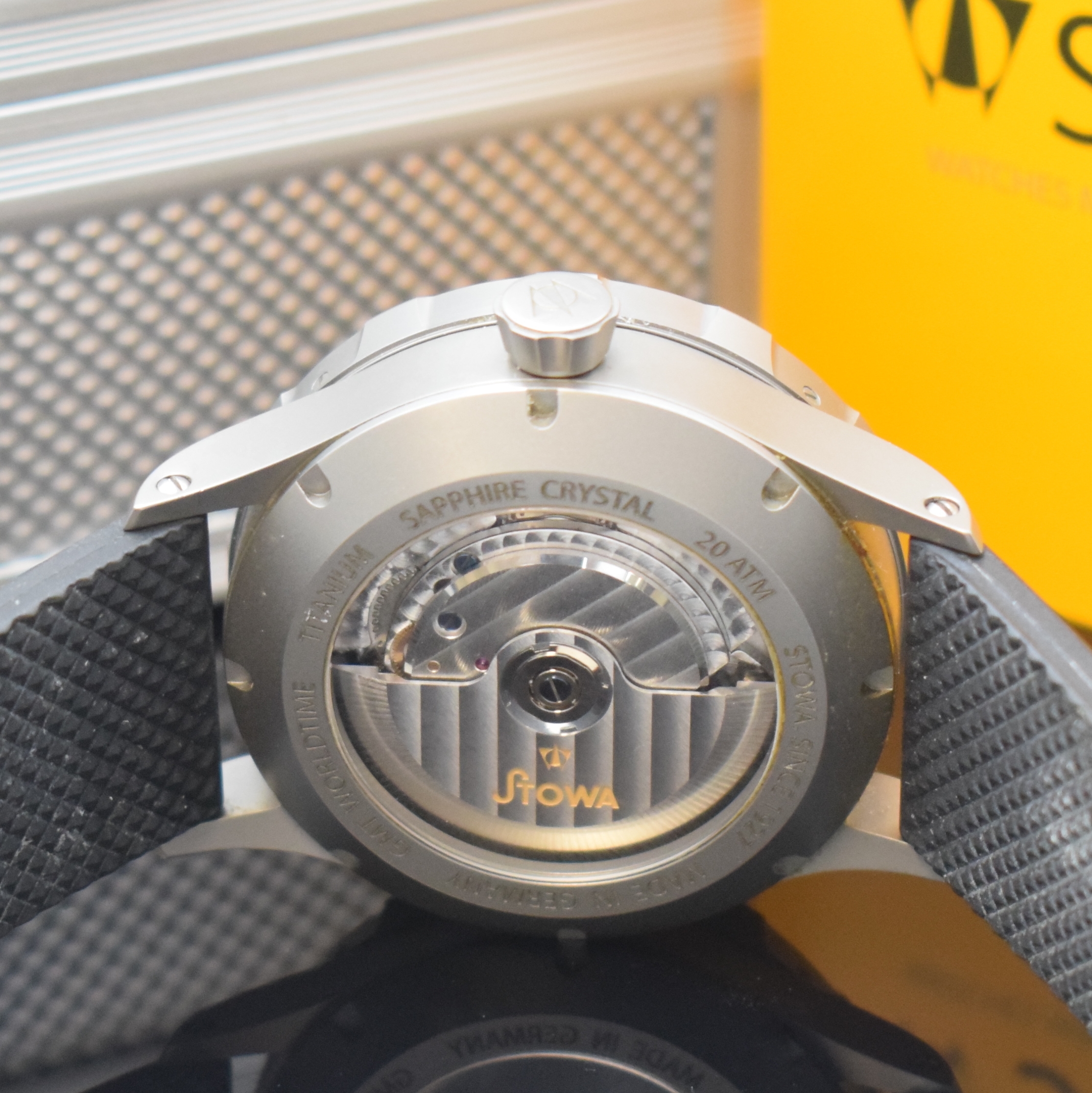 Detail d: STOWA GMT World Time Herrenarmbanduhr in Titan, Deutschland verk. lt. beil. Pap. 11/2013, Automatik, beids. vergl. Geh. inkl. Kautschukband m. ...