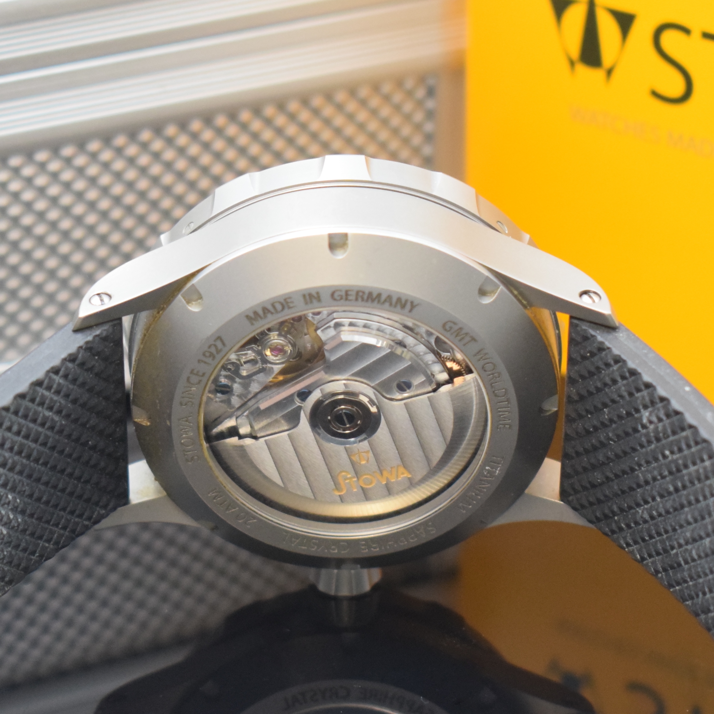 Detail e: STOWA GMT World Time Herrenarmbanduhr in Titan, Deutschland verk. lt. beil. Pap. 11/2013, Automatik, beids. vergl. Geh. inkl. Kautschukband m. ...