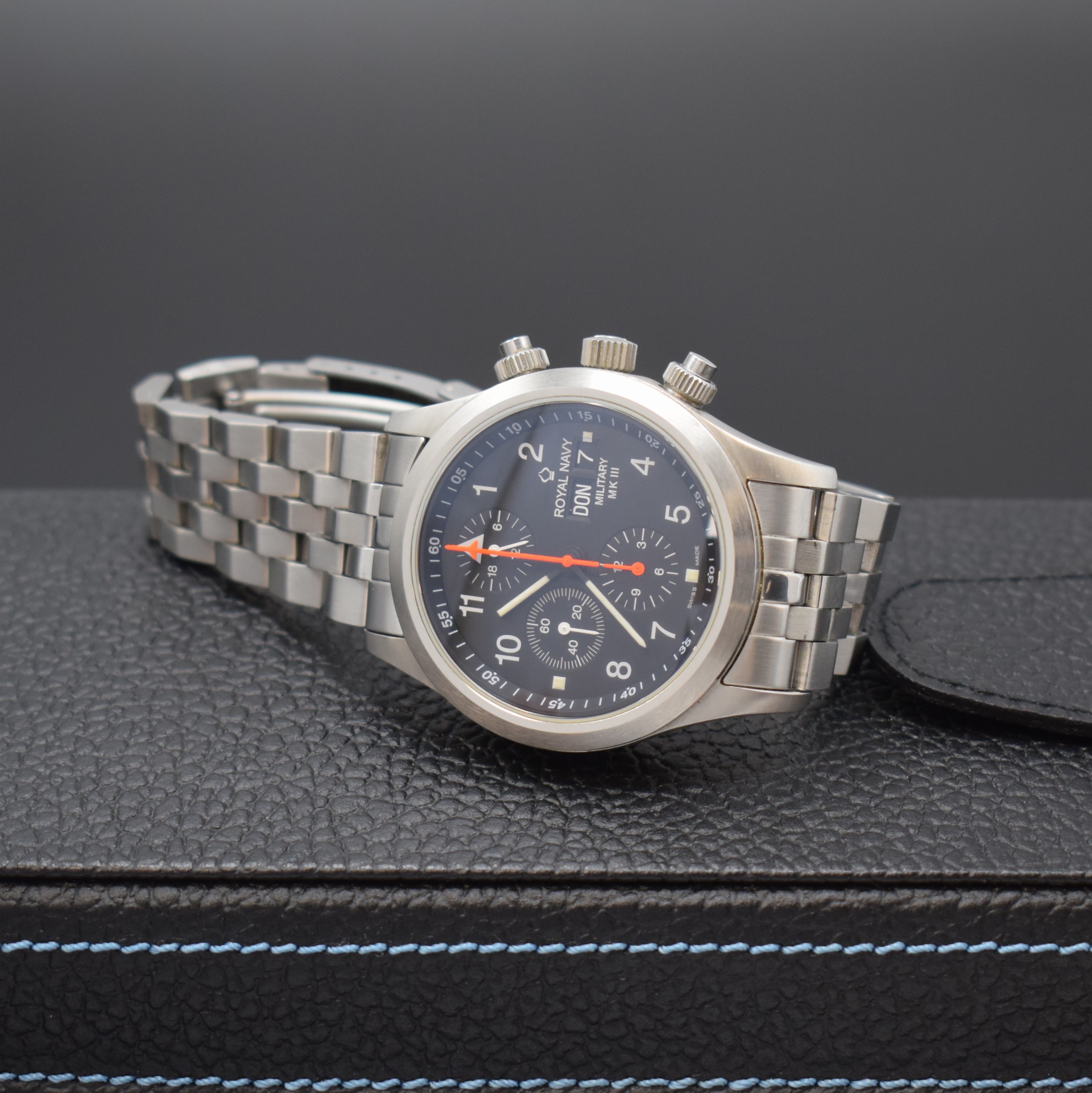 Detail g: ROYAL NAVY Military MK III by Orfina Herrenchronograph Referenz 8190, Schweiz um 2010, Automatik, Edelstahlgeh. inkl. orig. Gliederband m. Faltschl., ...