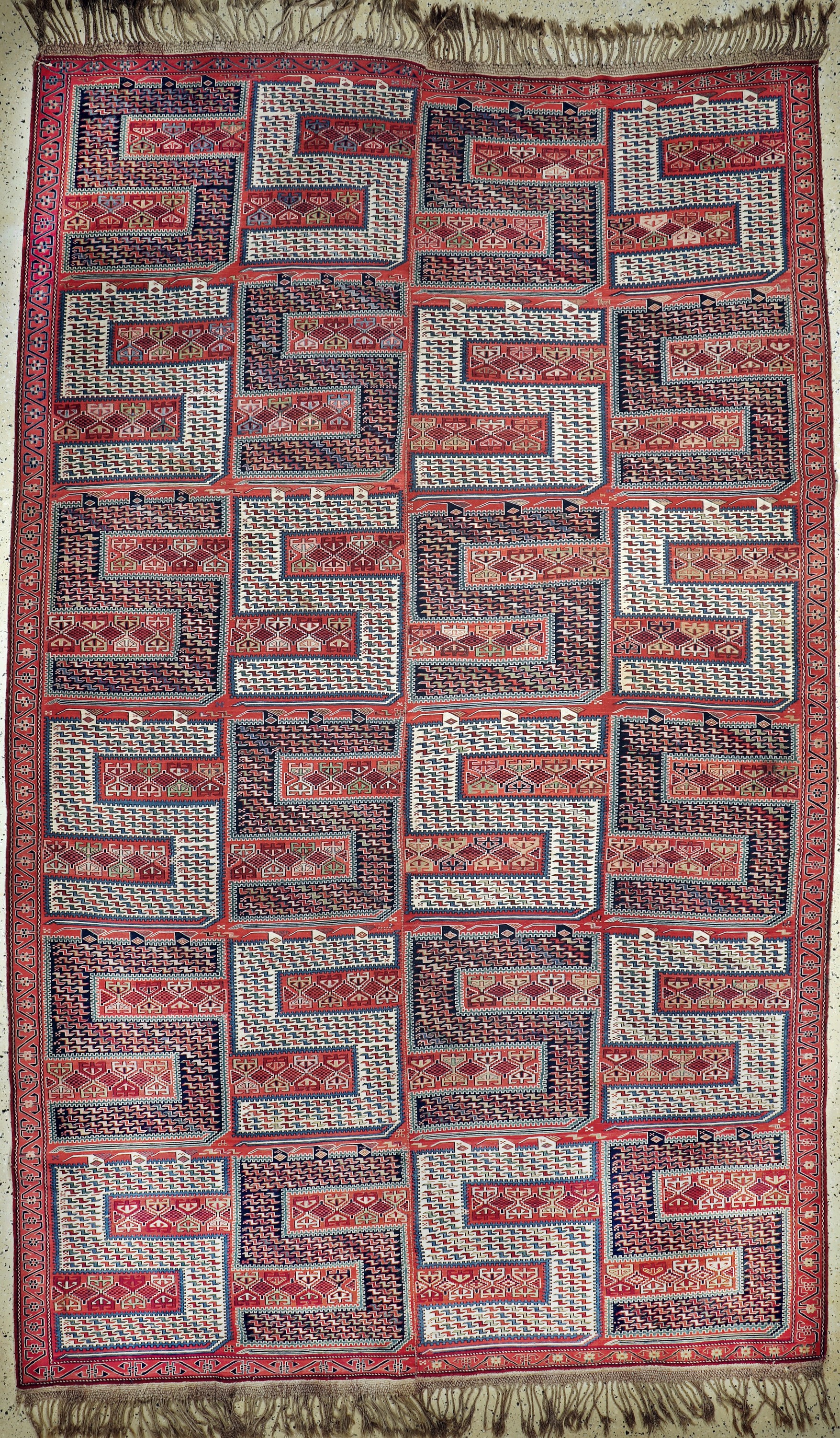 Sileh Sumakh antik, Kaukasus, 19.Jhd, Wolle auf Wolle, ca. 400 x 250 cm, (2 Bahnig),EHZ: 2, flachgewebe mit S-Drachenmuster, selten in Übergröße ...
