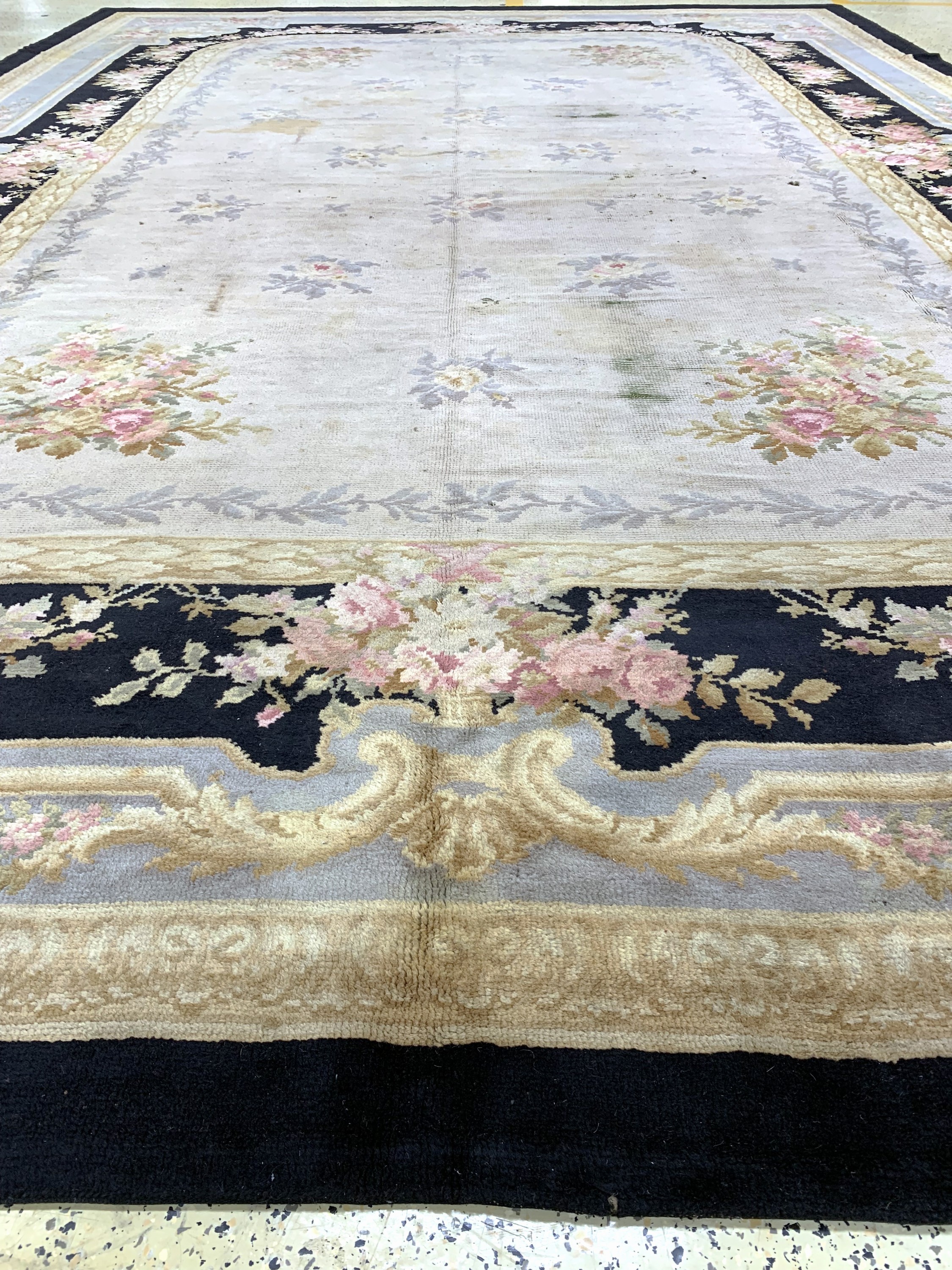 Detail m: Aubusson Teppich antik, Frankreich, 19.Jhd,Wolle auf Wolle, ca. 613 x 417 cm, Reinigungsbedürftig, EHZ: 4