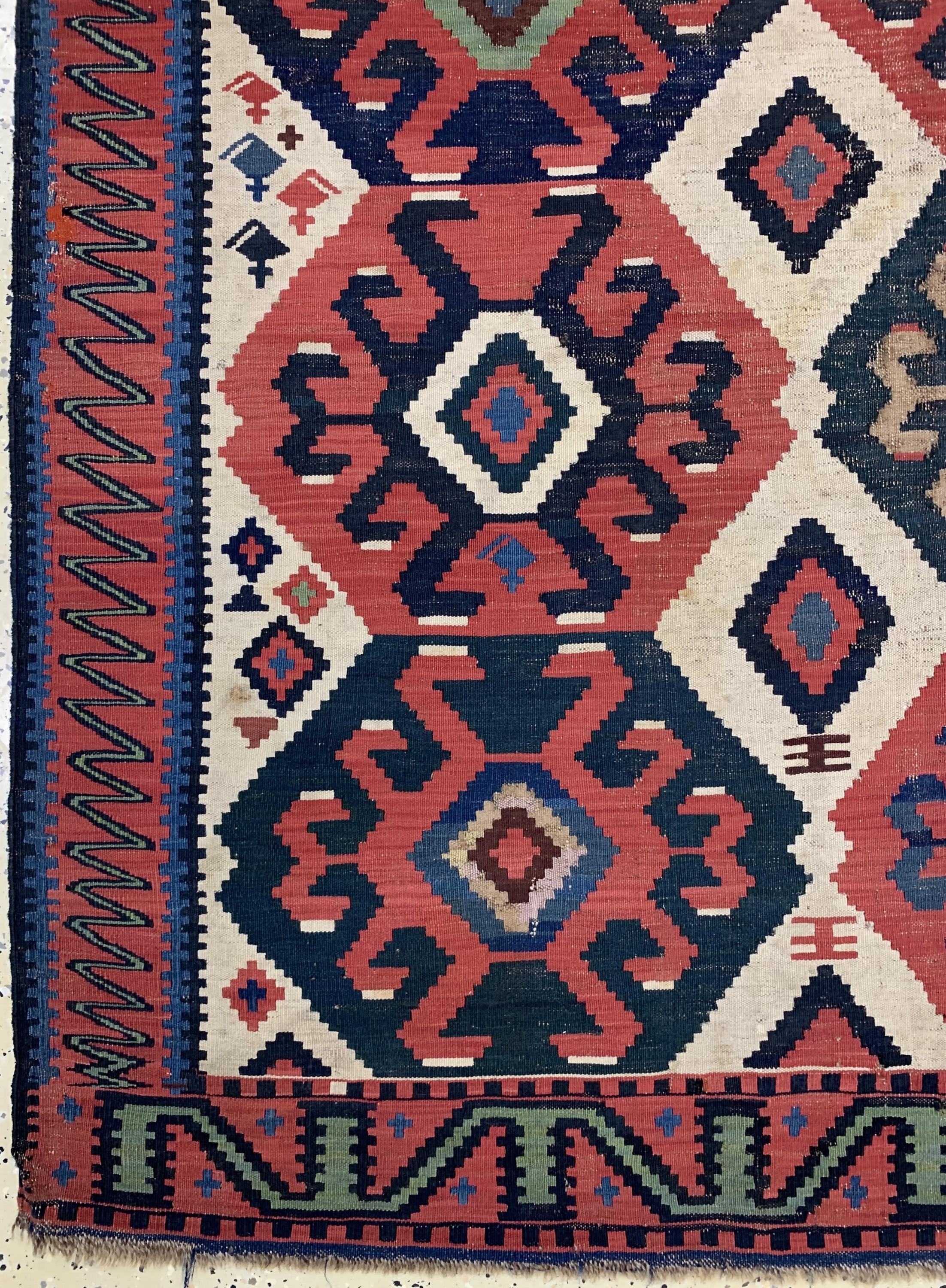 Detail b: Kuba-Schirwan Kelim antik, Kaukasus, datiert 1312(1891), Wolle auf Wolle, ca. 320 x180 cm, EHZ: 3, (kleine restaurierungen & Risse),aus ...