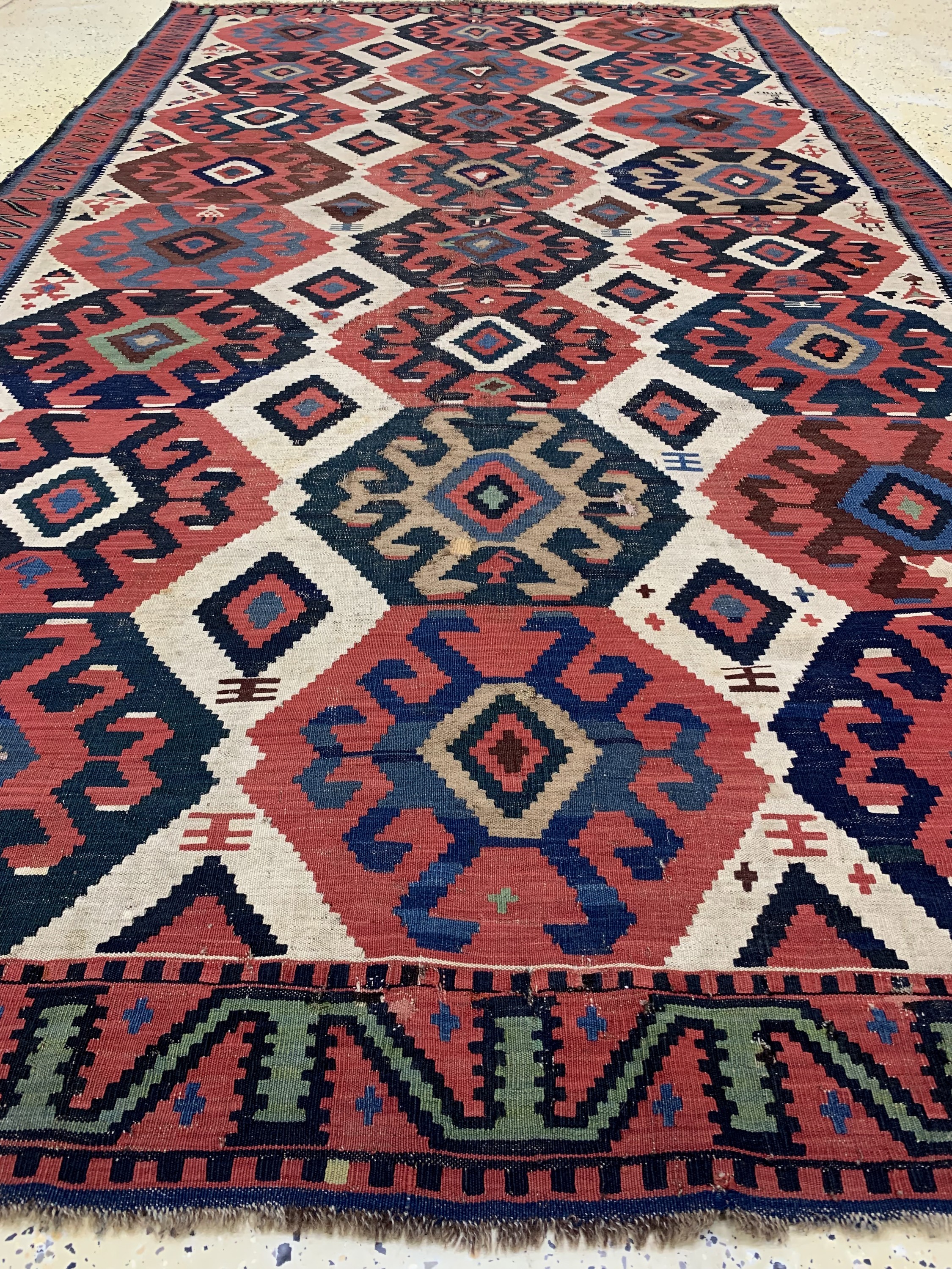 Detail g: Kuba-Schirwan Kelim antik, Kaukasus, datiert 1312(1891), Wolle auf Wolle, ca. 320 x180 cm, EHZ: 3, (kleine restaurierungen & Risse),aus ...