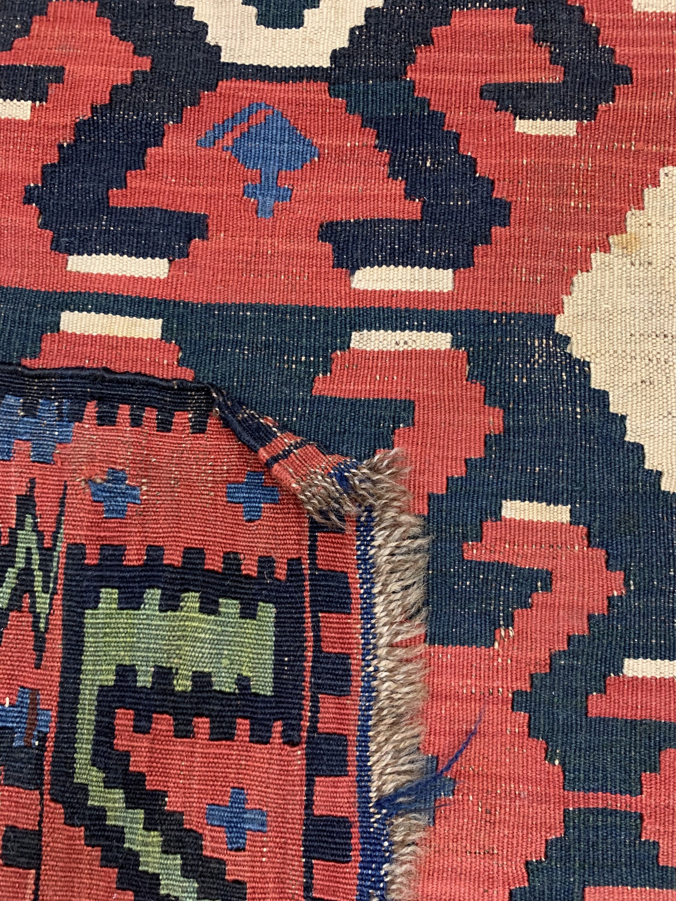 Detail h: Kuba-Schirwan Kelim antik, Kaukasus, datiert 1312(1891), Wolle auf Wolle, ca. 320 x180 cm, EHZ: 3, (kleine restaurierungen & Risse),aus ...
