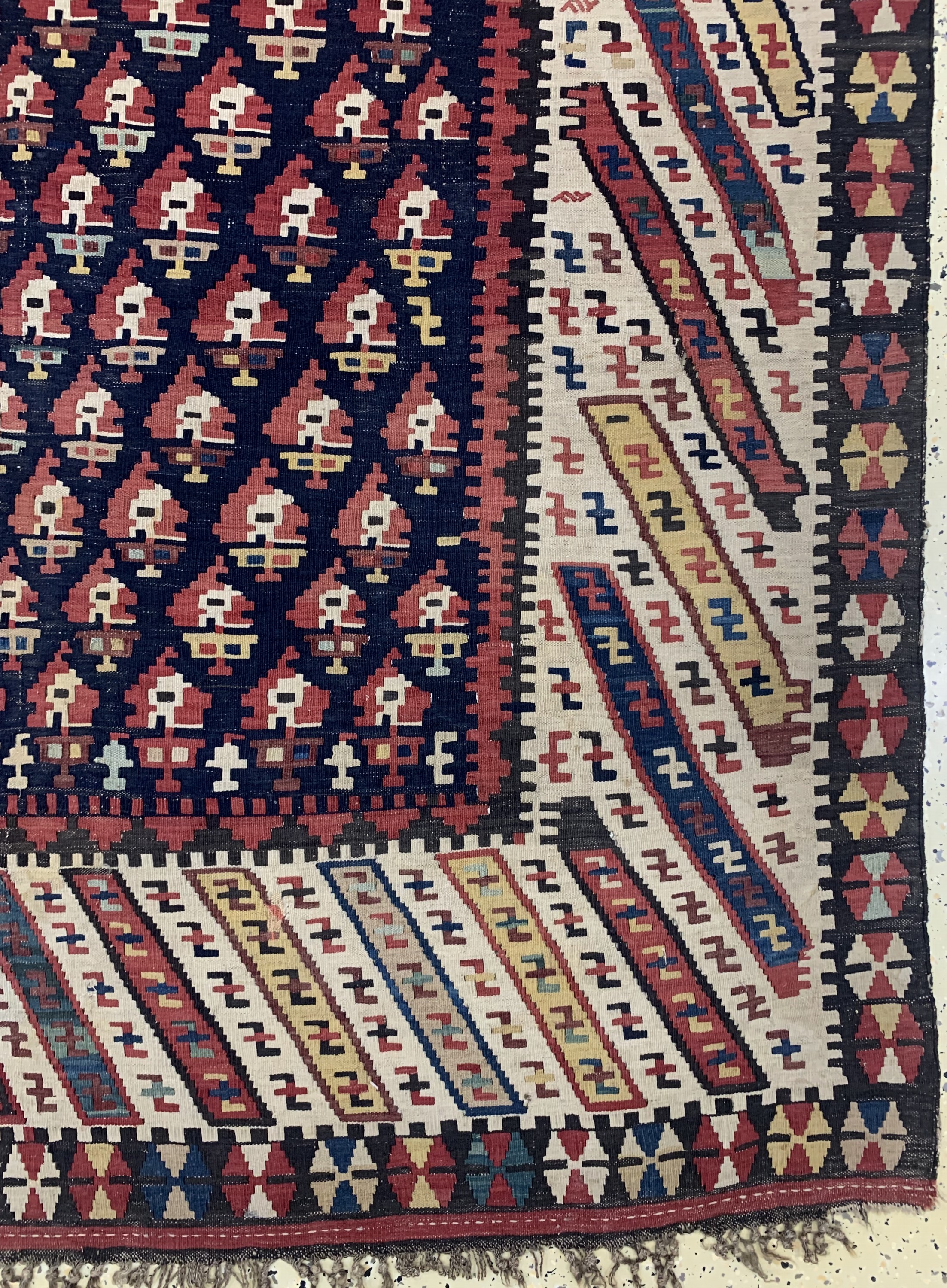 Detail a: Kuba-Schirwan Kelim antik, Kaukasus, 19.Jhd, Wolle auf Wolle, ca. 325 x 165 cm, EHZ: 2-3,aus Sammlungsauflösung