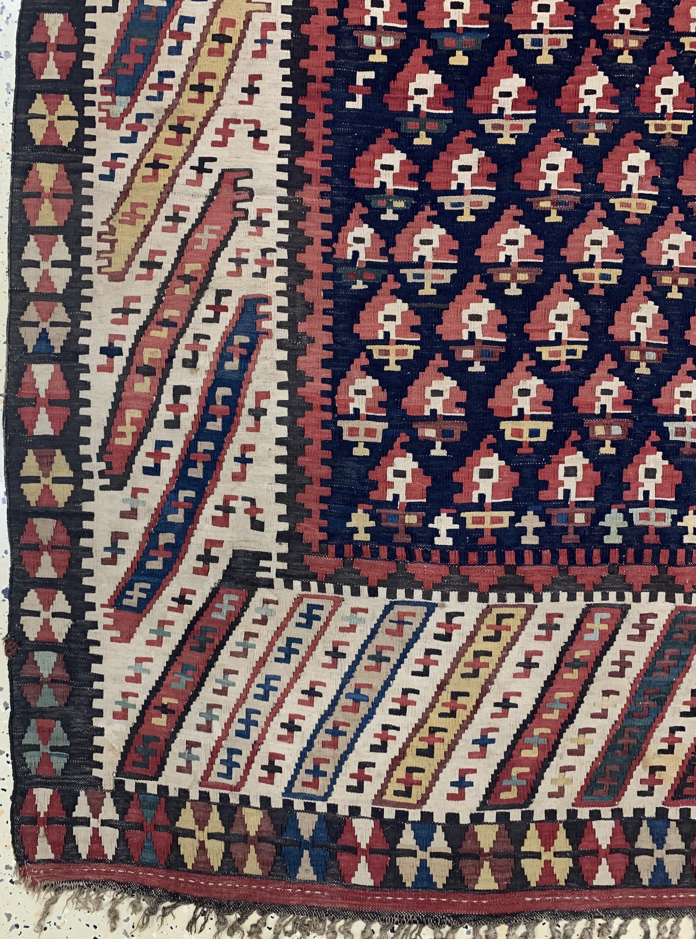 Detail b: Kuba-Schirwan Kelim antik, Kaukasus, 19.Jhd, Wolle auf Wolle, ca. 325 x 165 cm, EHZ: 2-3,aus Sammlungsauflösung