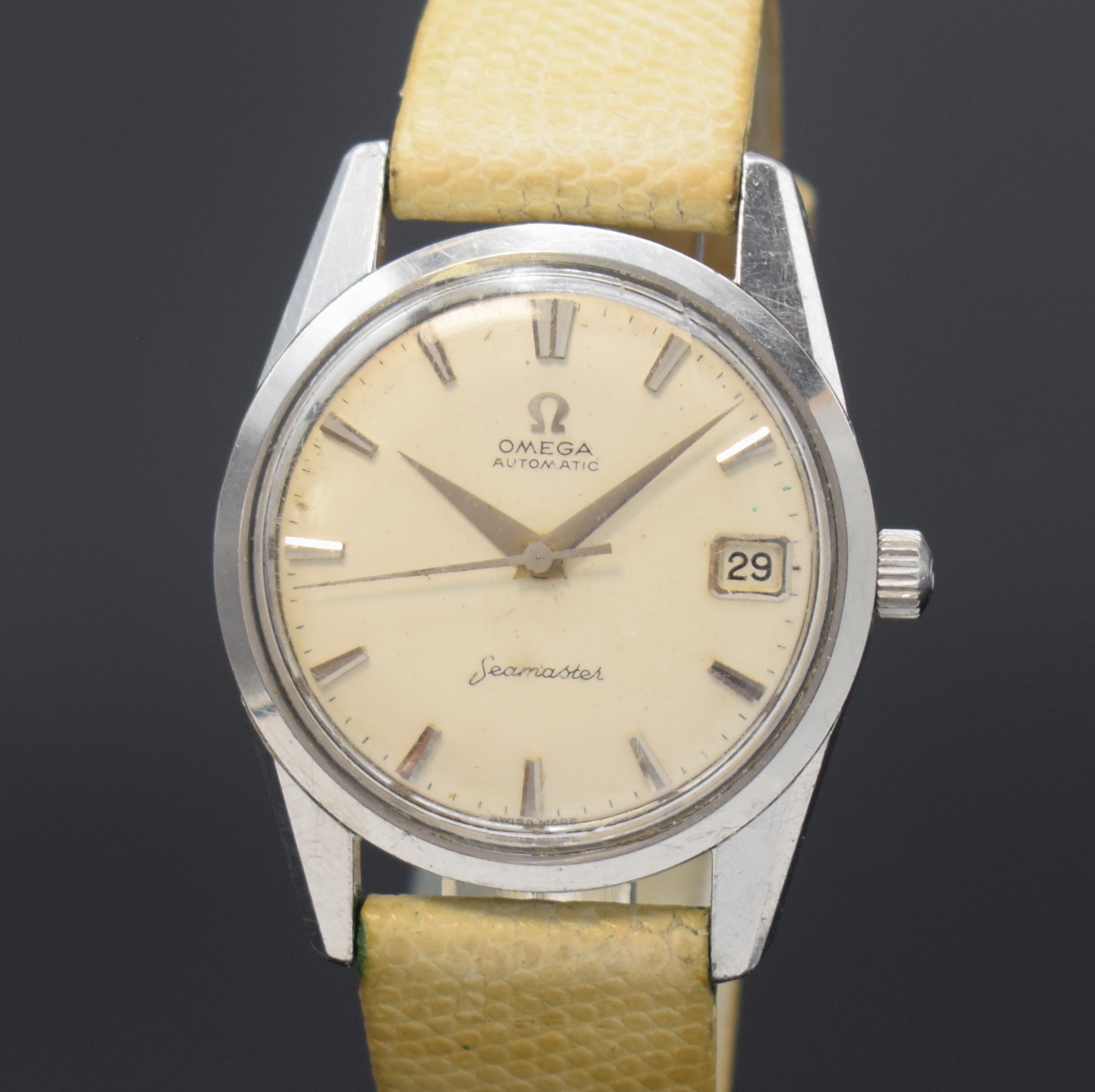 Detail a: OMEGA Seamaster Herrenarmbanduhr Referenz 14701 2 SC, Schweiz um 1961, Automatik, Edelstahlgeh., Boden m. Seepferdchen-Logo geschr., silbernes ...