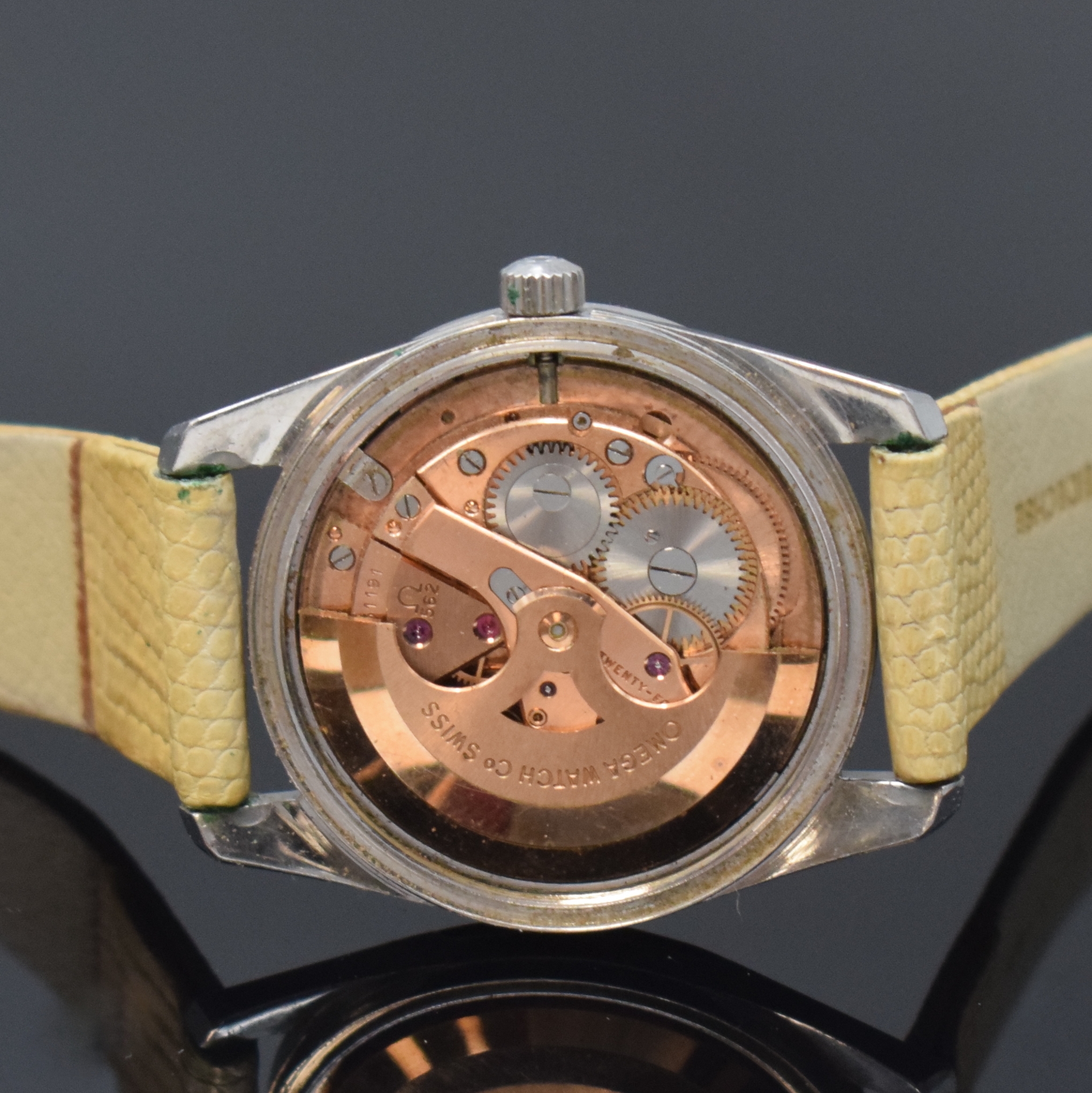 Detail d: OMEGA Seamaster Herrenarmbanduhr Referenz 14701 2 SC, Schweiz um 1961, Automatik, Edelstahlgeh., Boden m. Seepferdchen-Logo geschr., silbernes ...