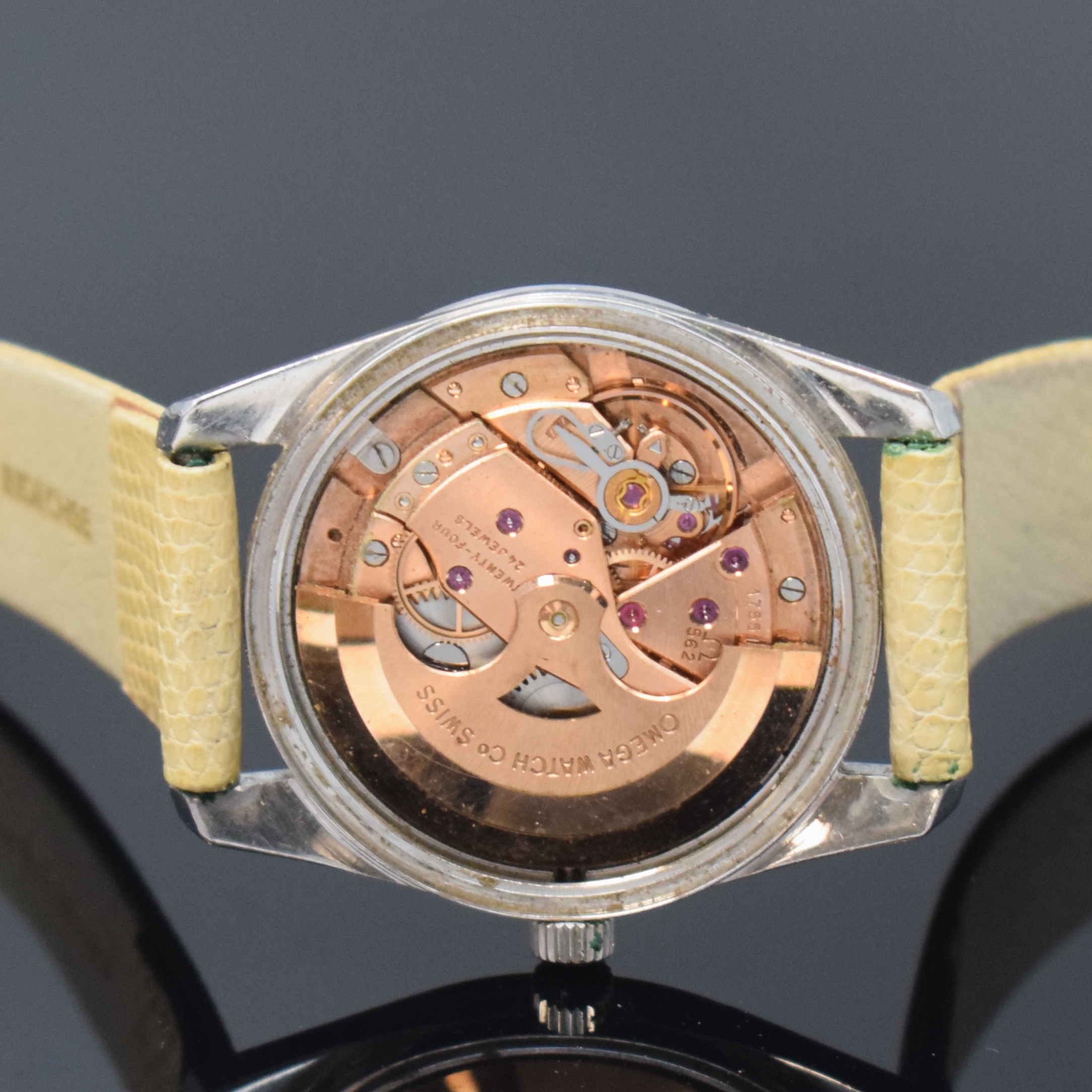 Detail e: OMEGA Seamaster Herrenarmbanduhr Referenz 14701 2 SC, Schweiz um 1961, Automatik, Edelstahlgeh., Boden m. Seepferdchen-Logo geschr., silbernes ...