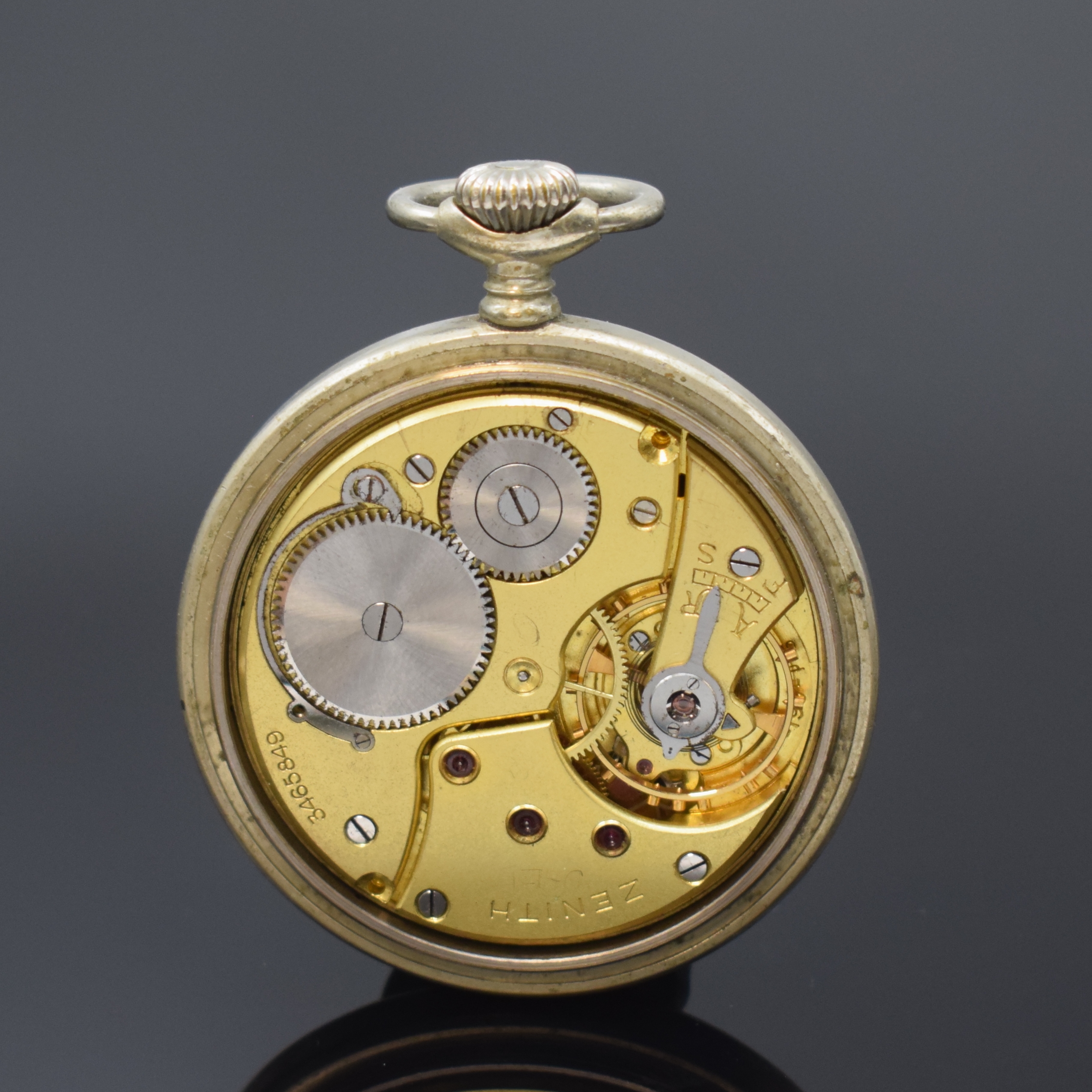 Detail c: ZENITH militärische Taschenuhr des Deutschen Heeres, Schweiz um 1940, Nickelgeh., verschr. Boden m. Nr. "D. 8407232 H.", schwarzes elox. ...