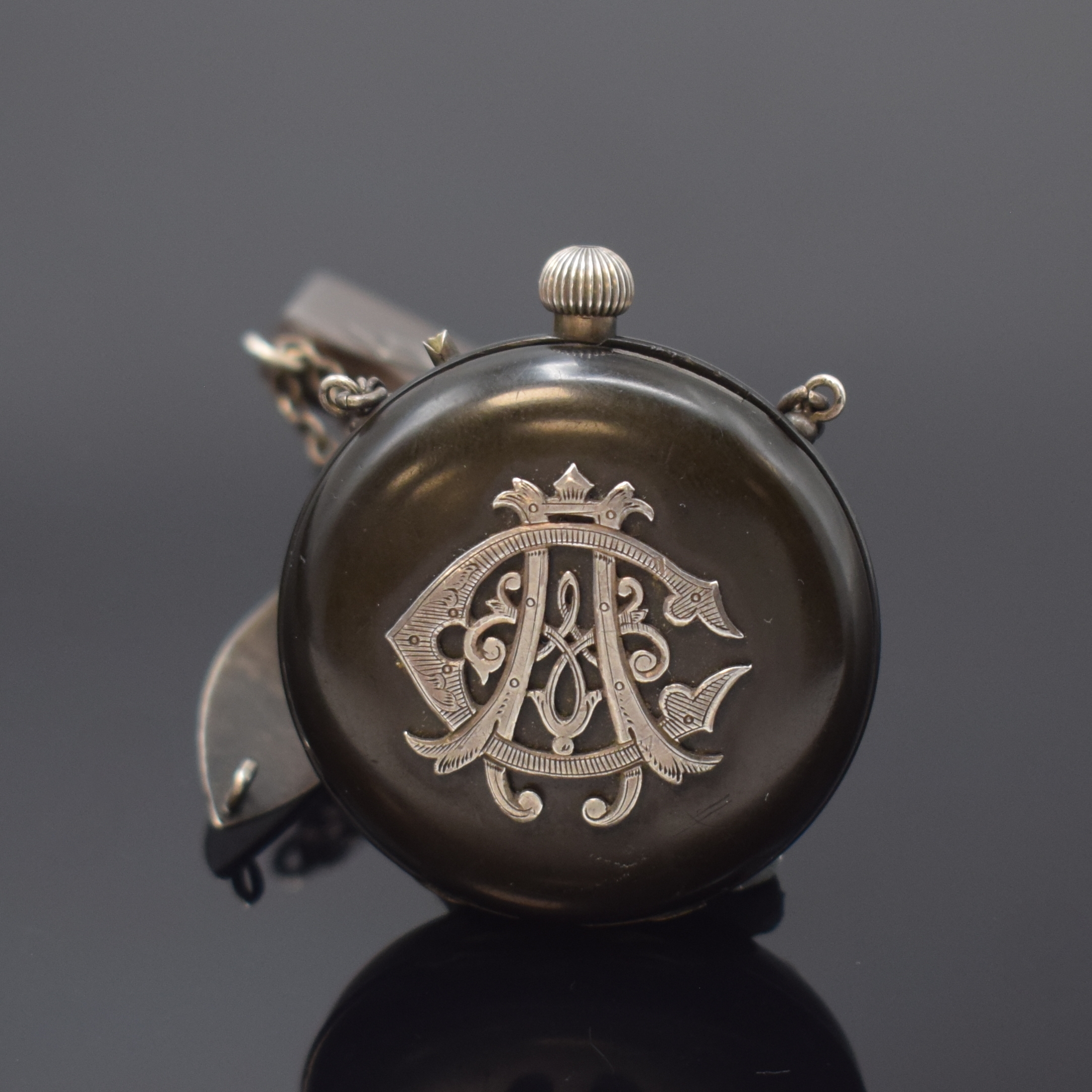 Detail a: CH's OUDIN Chatelain-Uhr in Silber/Gagat, Frankreich um 1860, Kronenaufzug, Gagat- Scharniergeh. m. Silber-Montierungen, an kurzem Chatelain aus ...