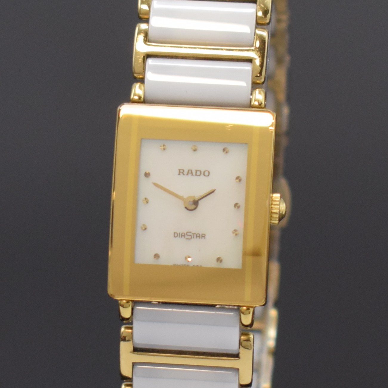 Detail a: RADO Diastar Damenarmbanduhr Keramik/vergoldet Referenz 153.0283.3N, Schweiz um 2000, quarz, vergold., rechteck. Geh. m. gebogenem Saphirglas, ...
