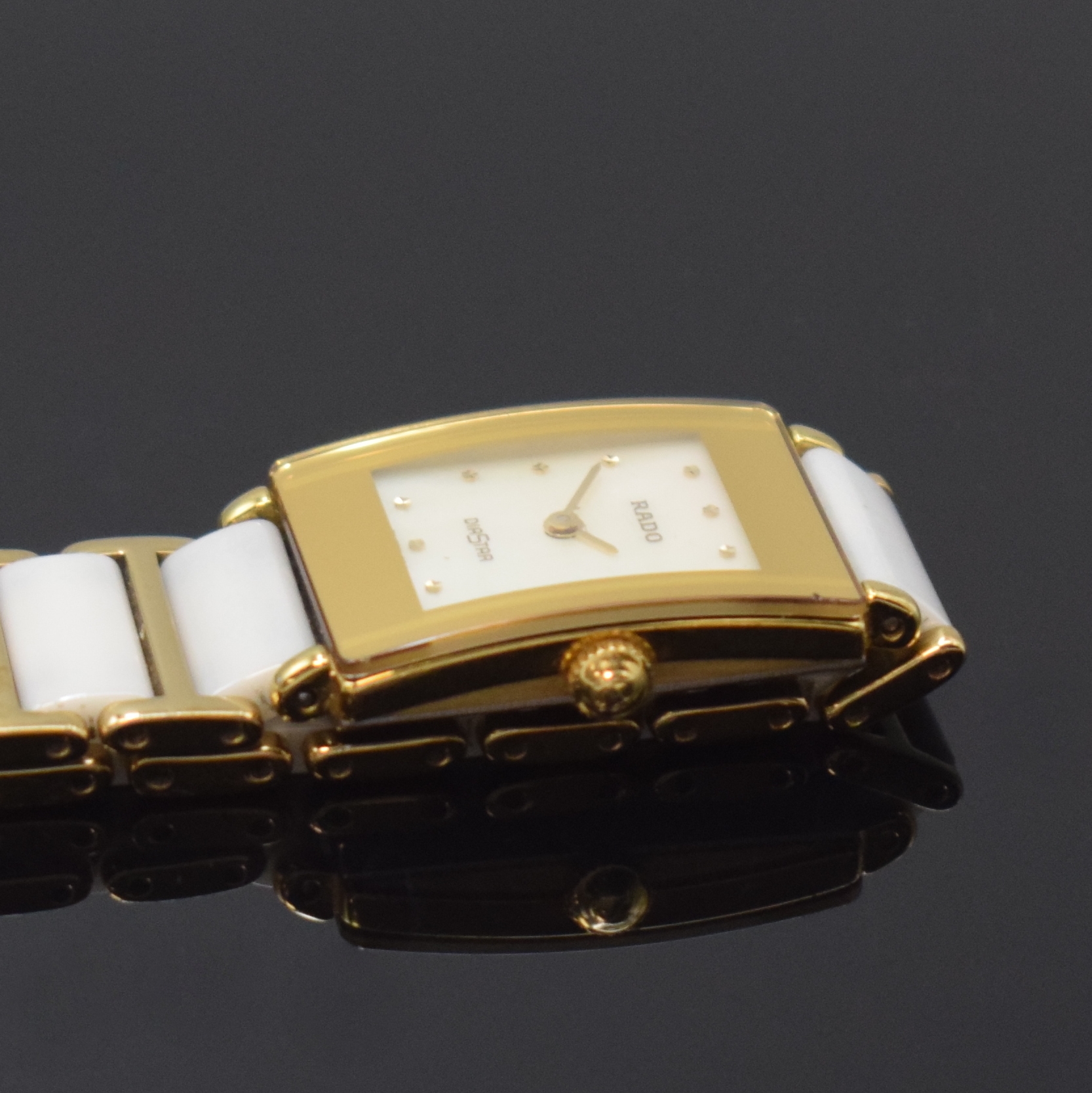 Detail c: RADO Diastar Damenarmbanduhr Keramik/vergoldet Referenz 153.0283.3N, Schweiz um 2000, quarz, vergold., rechteck. Geh. m. gebogenem Saphirglas, ...