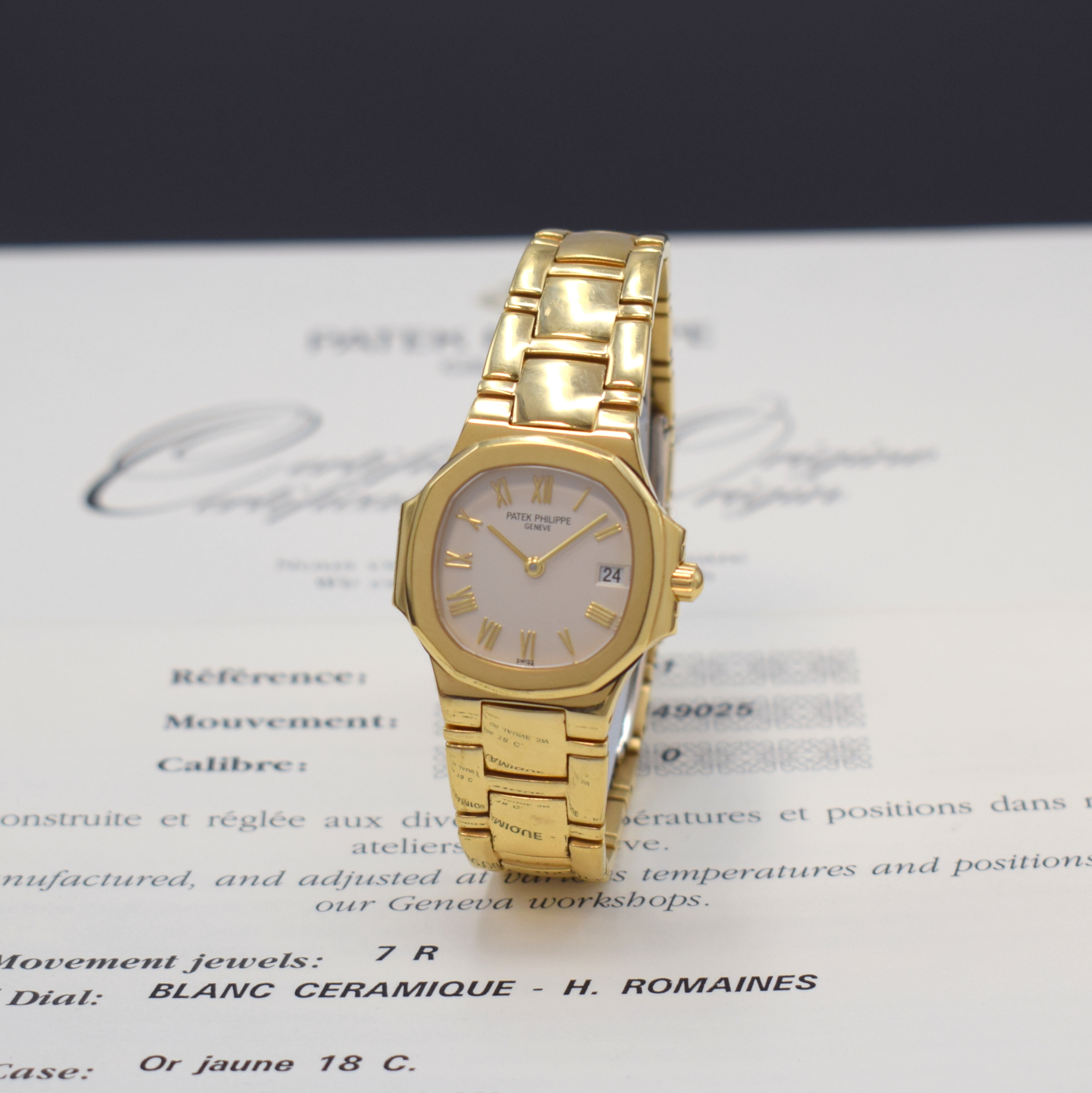 PATEK PHILIPPE Nautilus feine Damenarmbanduhr in GG 750/000 Referenz 4700/51, quarz, seitl. über Lünette 4-fach verschr., Saphirglas, orig. ...