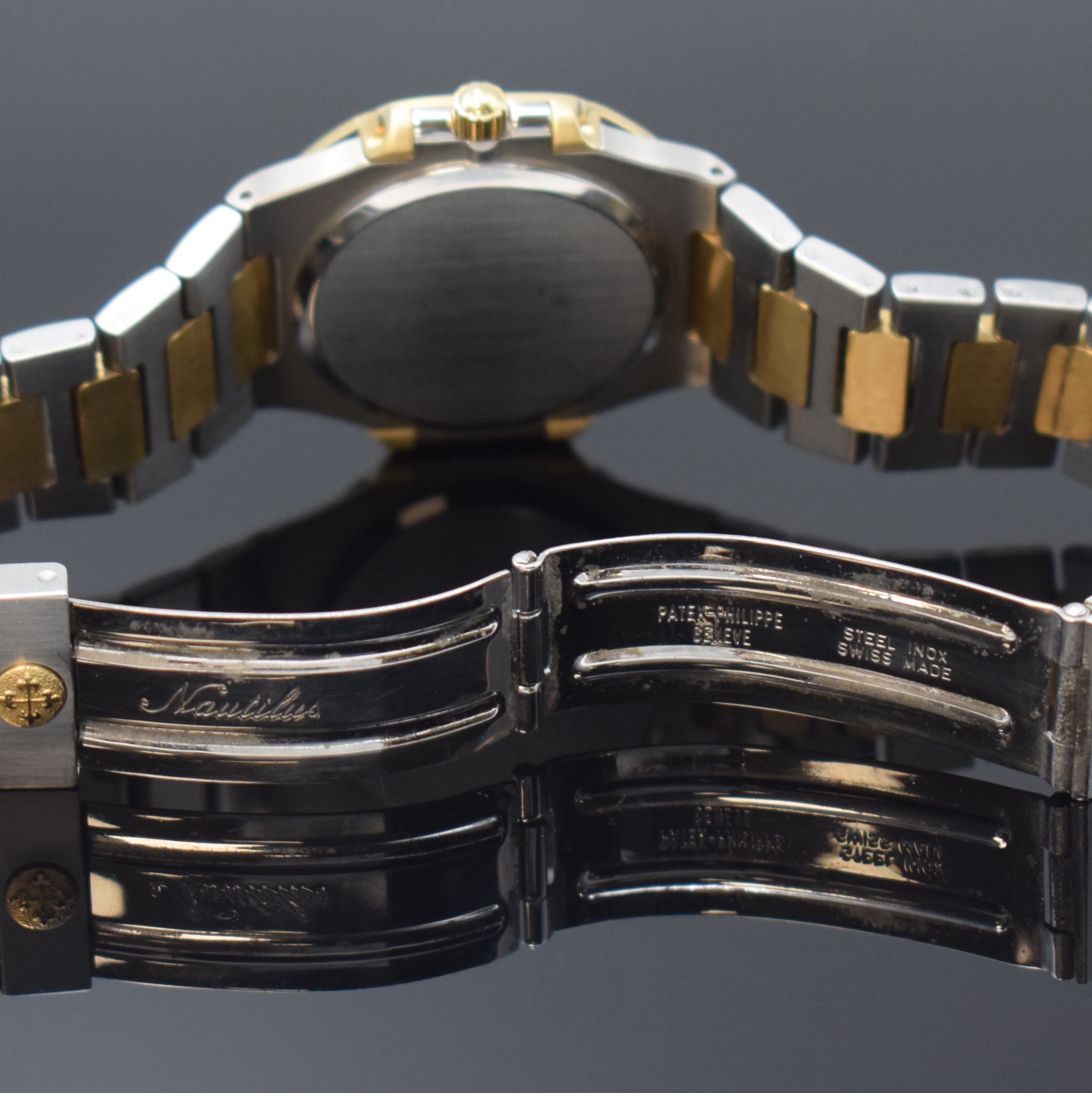 Detail c: PATEK PHILIPPE Mediumarmbanduhr Serie Nautilus Referenz 3900/1, 2 teil., seitlich 4-fach verschr. Geh. in Edelstahl/Gold kombiniert inkl. Gliederband ...